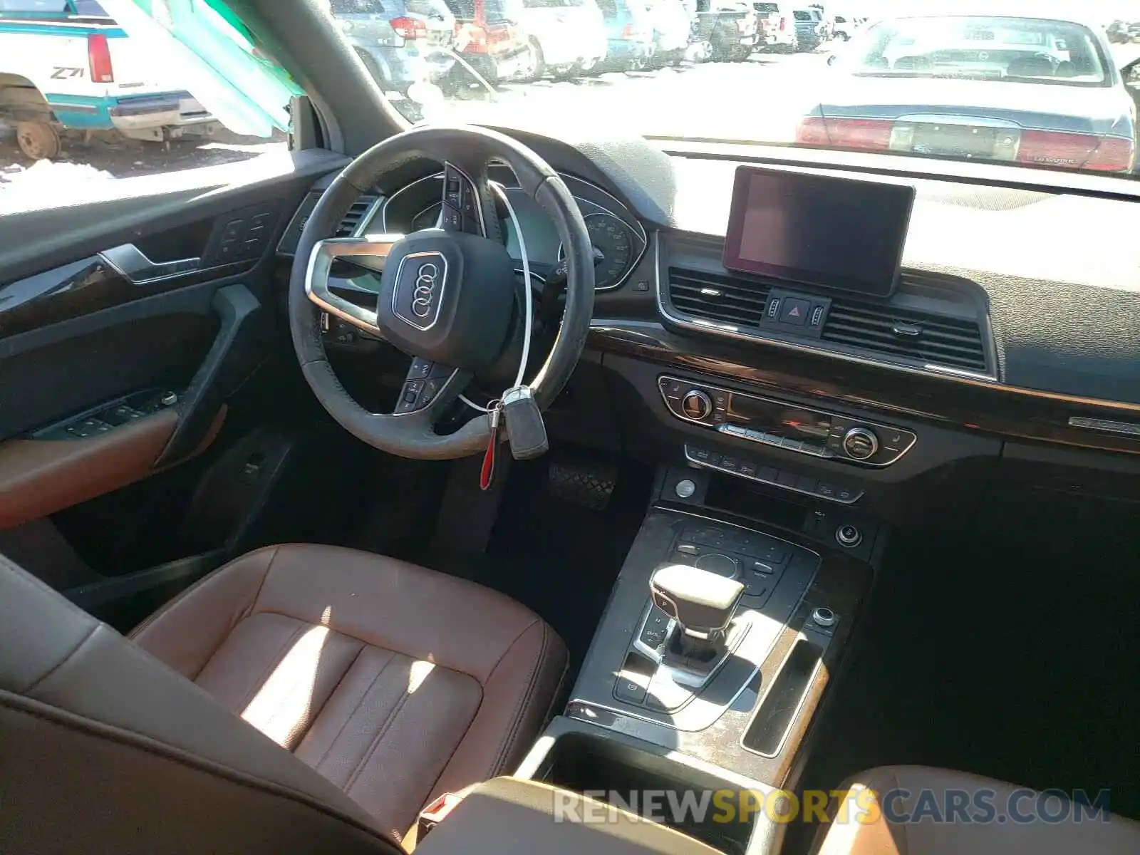 9 Photograph of a damaged car WA1ANAFY3K2077164 AUDI Q5 2019