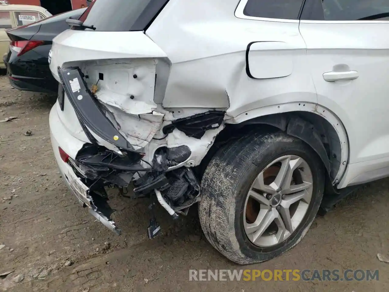 9 Photograph of a damaged car WA1ANAFY3K2082414 AUDI Q5 2019