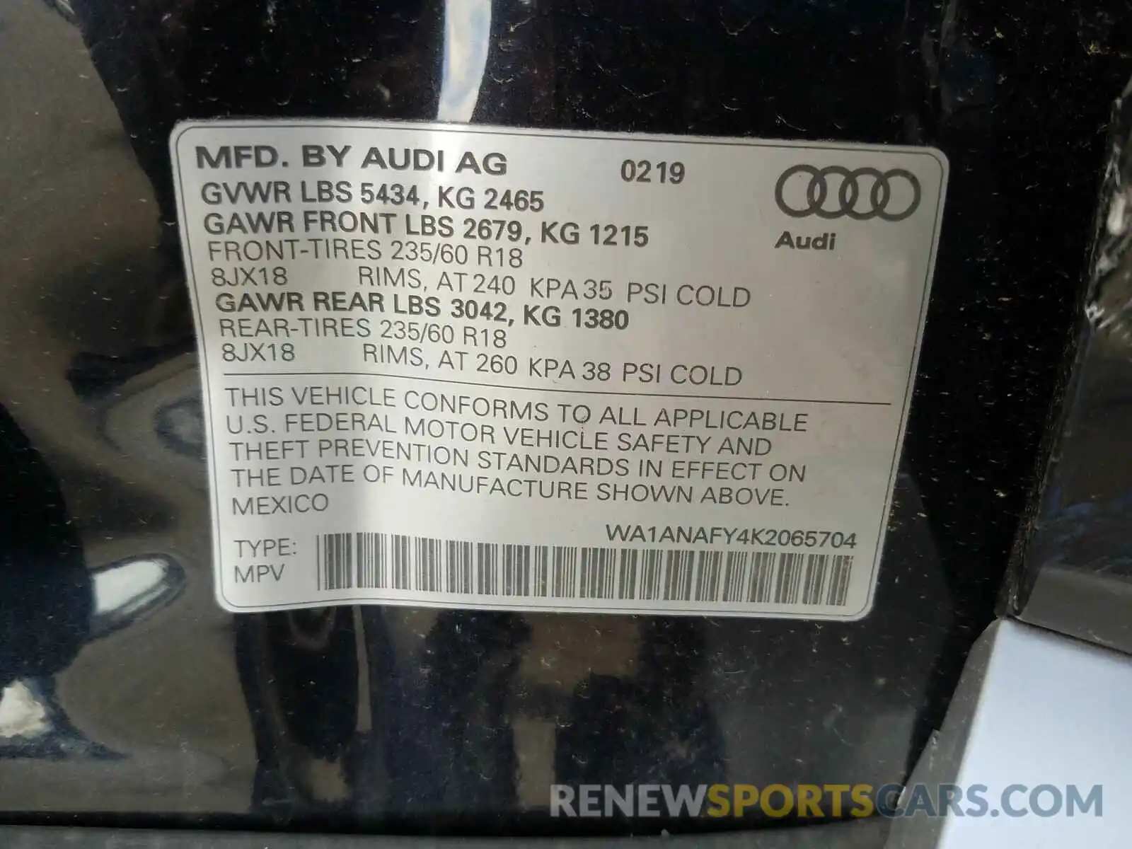 10 Photograph of a damaged car WA1ANAFY4K2065704 AUDI Q5 2019