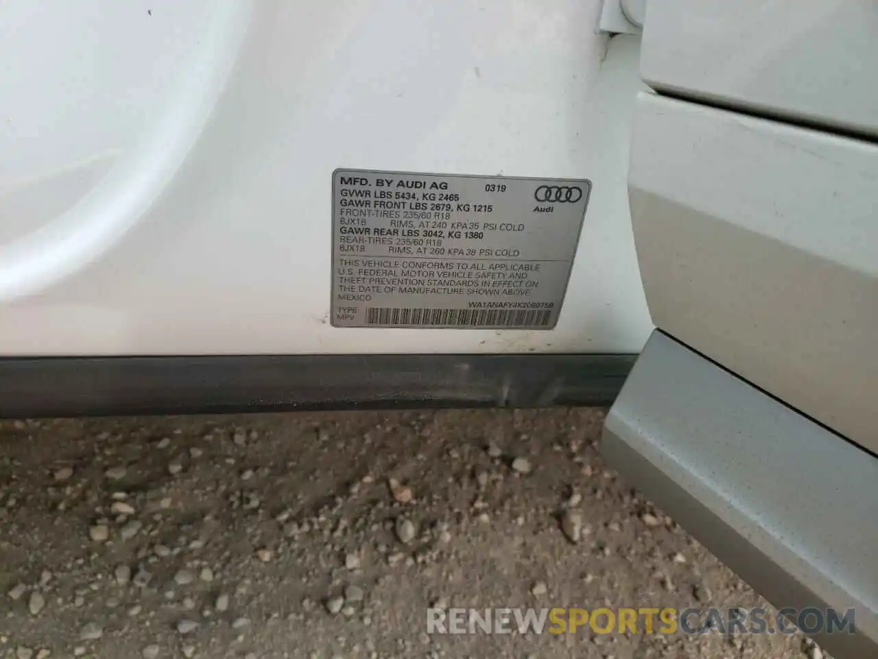 10 Photograph of a damaged car WA1ANAFY4K2089758 AUDI Q5 2019