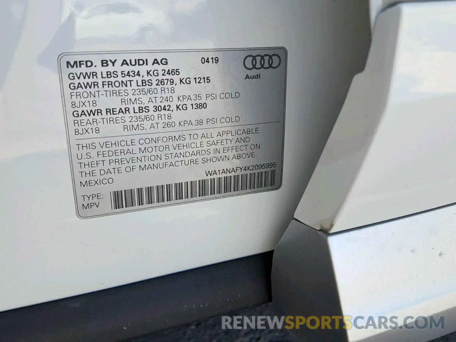 10 Photograph of a damaged car WA1ANAFY4K2095995 AUDI Q5 2019