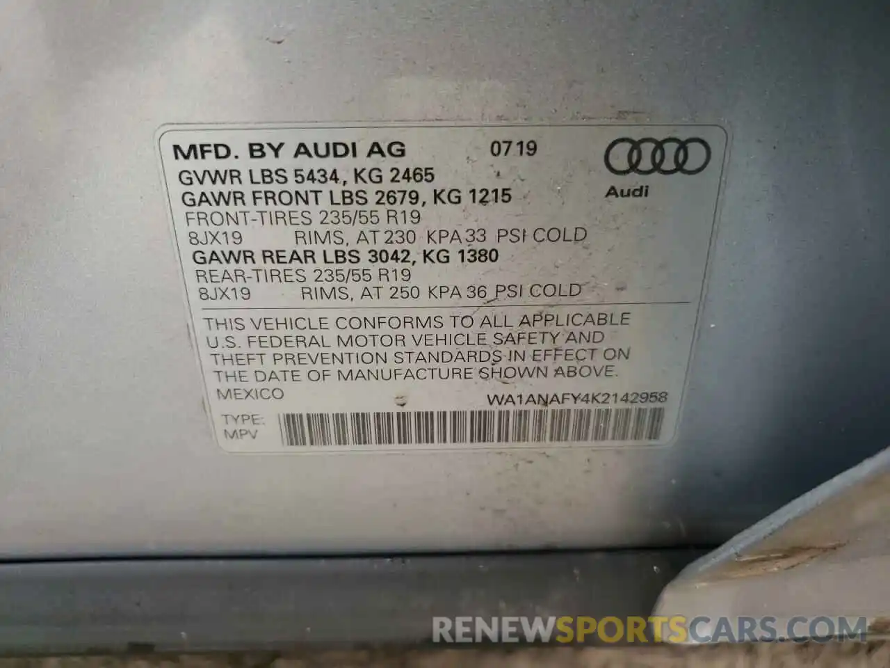 10 Photograph of a damaged car WA1ANAFY4K2142958 AUDI Q5 2019