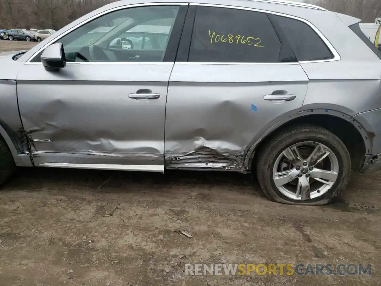 9 Photograph of a damaged car WA1ANAFY4K2142958 AUDI Q5 2019