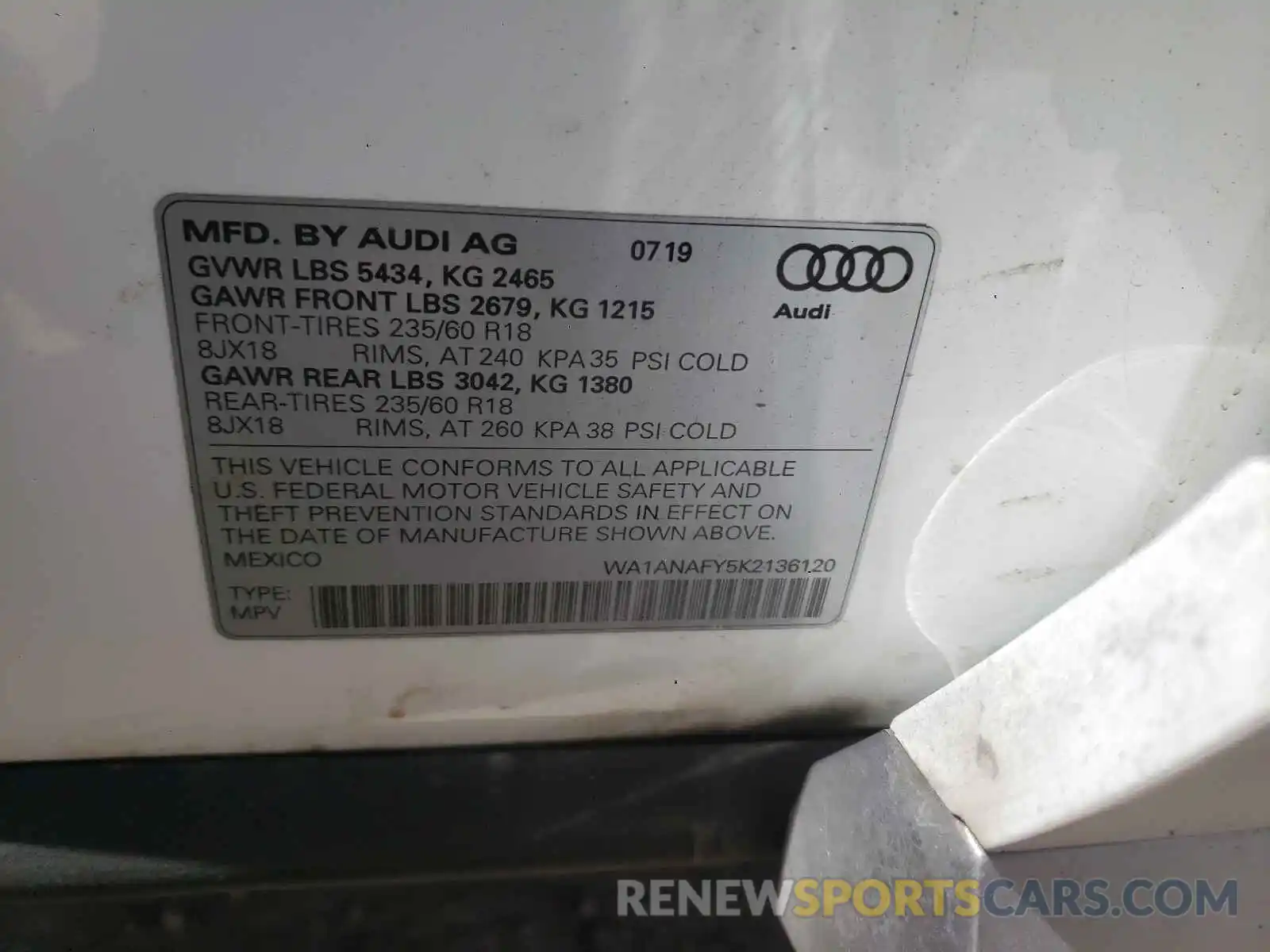 10 Photograph of a damaged car WA1ANAFY5K2136120 AUDI Q5 2019