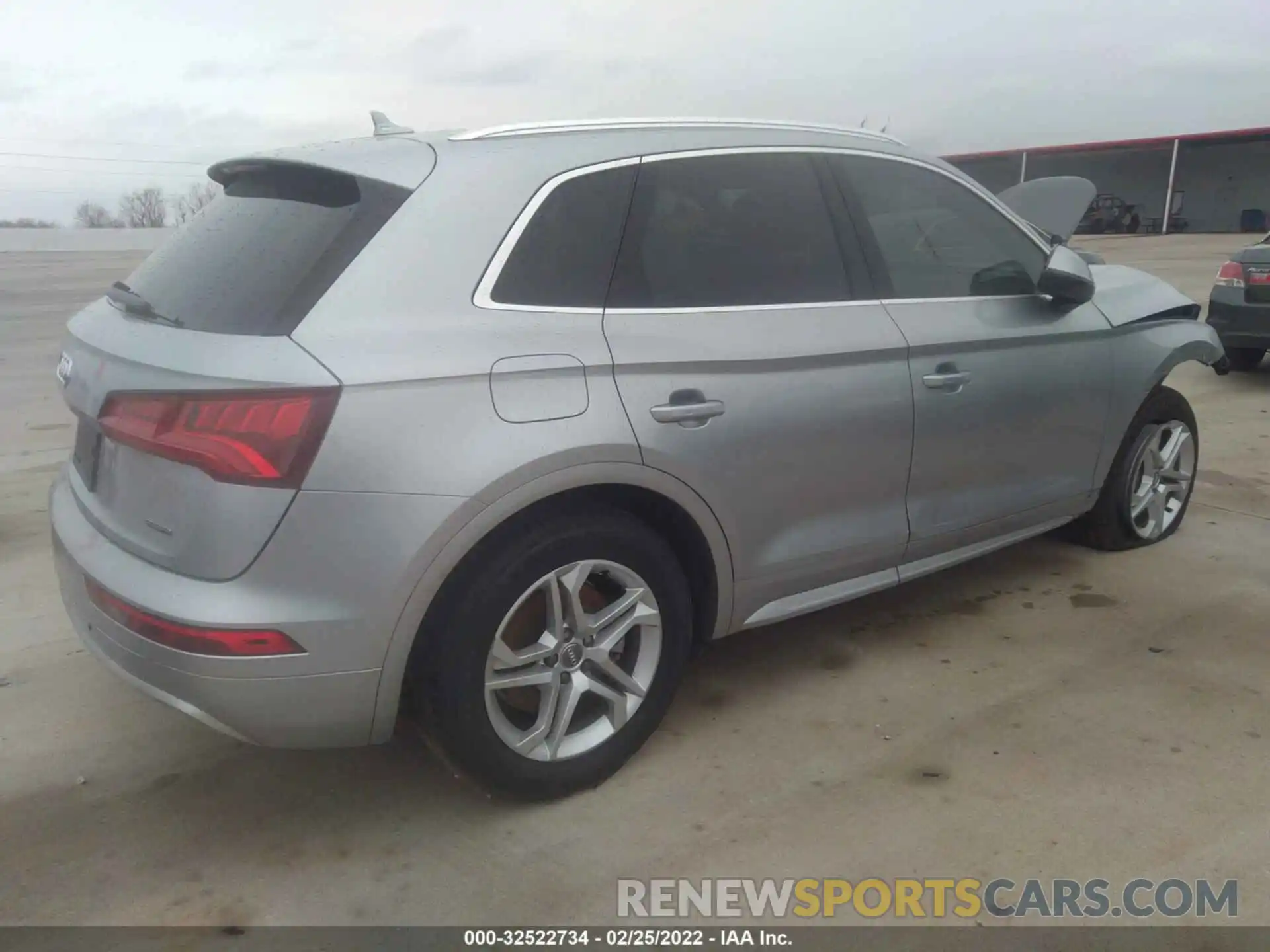 4 Photograph of a damaged car WA1ANAFY5K2142418 AUDI Q5 2019