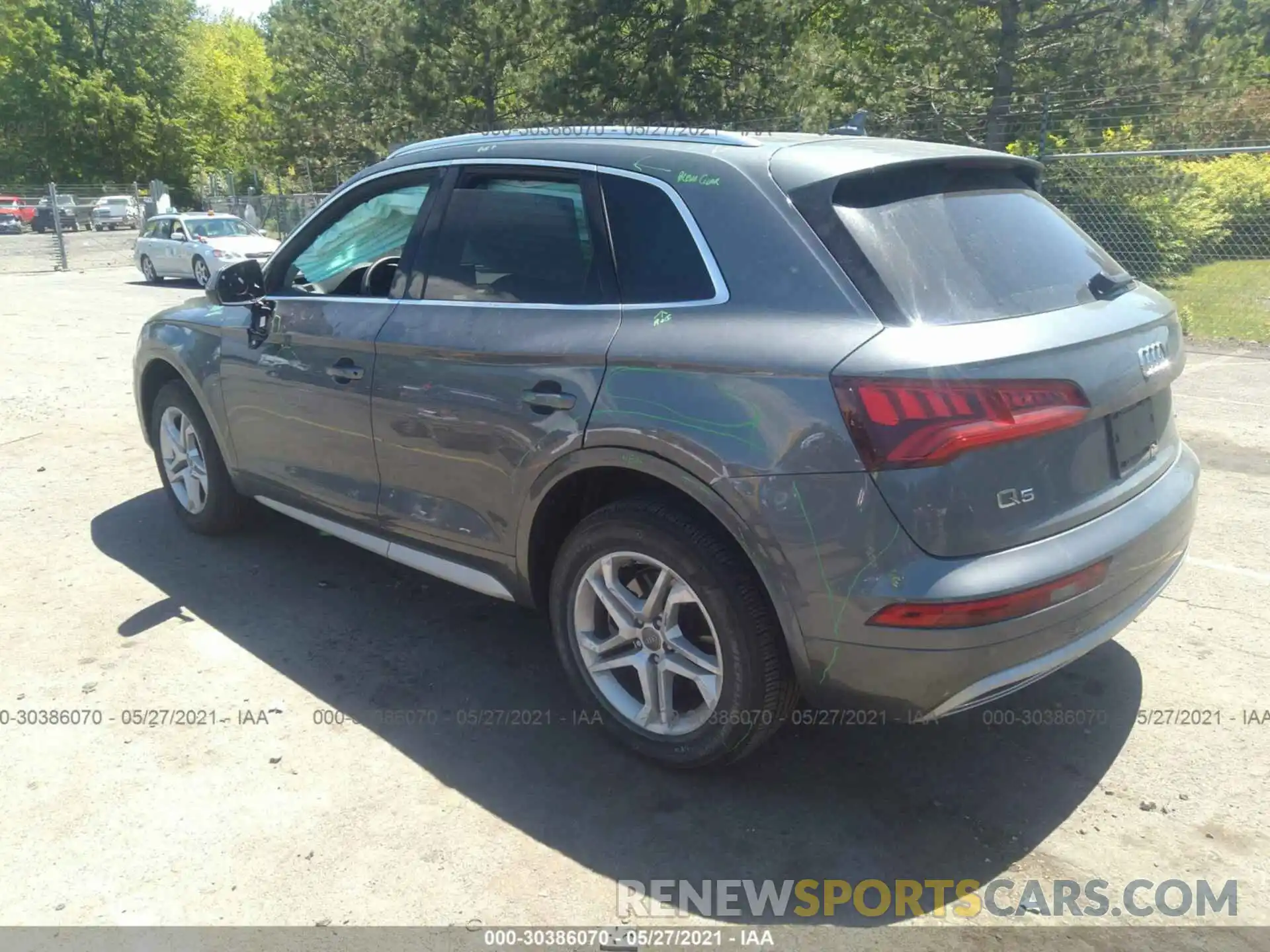 3 Фотография поврежденного автомобиля WA1ANAFY7K2055894 AUDI Q5 2019