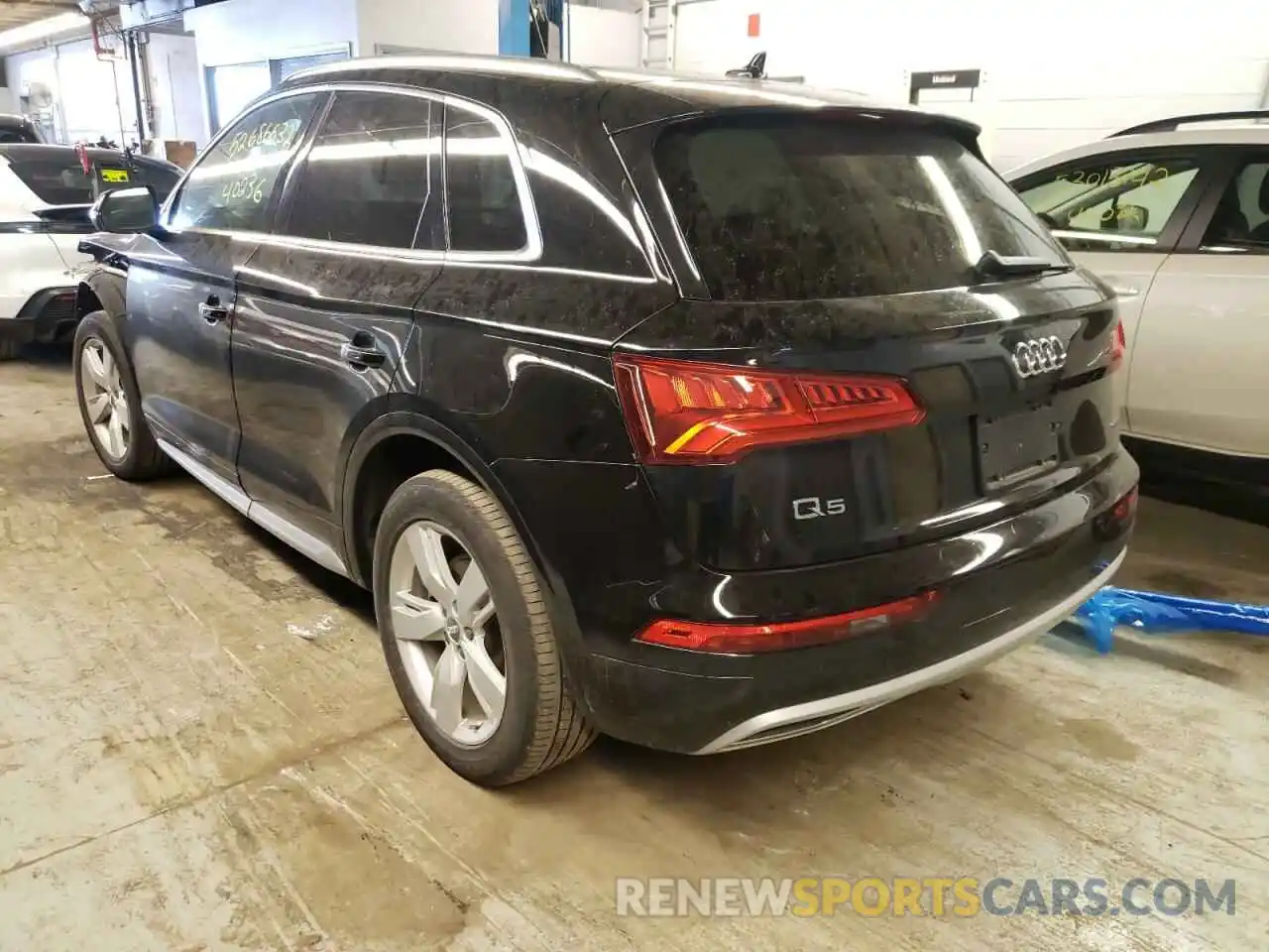 3 Фотография поврежденного автомобиля WA1ANAFY7K2060707 AUDI Q5 2019