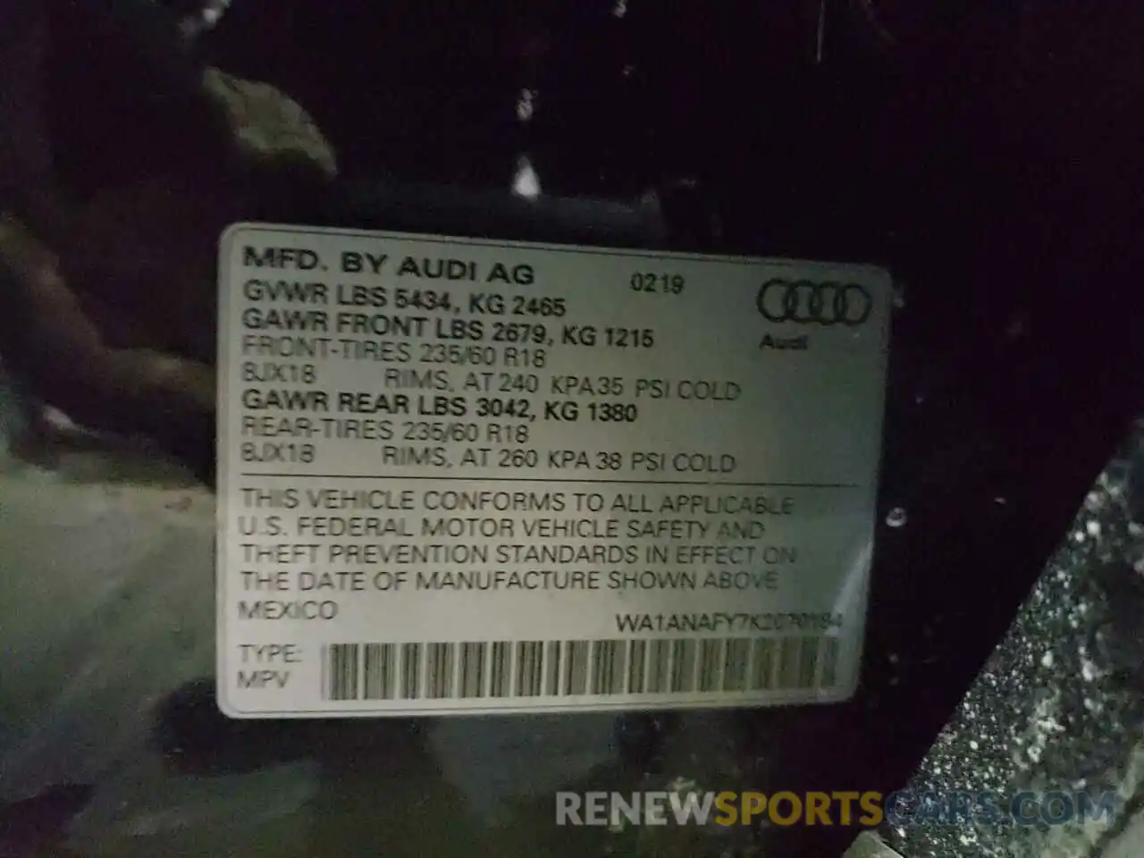 10 Photograph of a damaged car WA1ANAFY7K2070184 AUDI Q5 2019