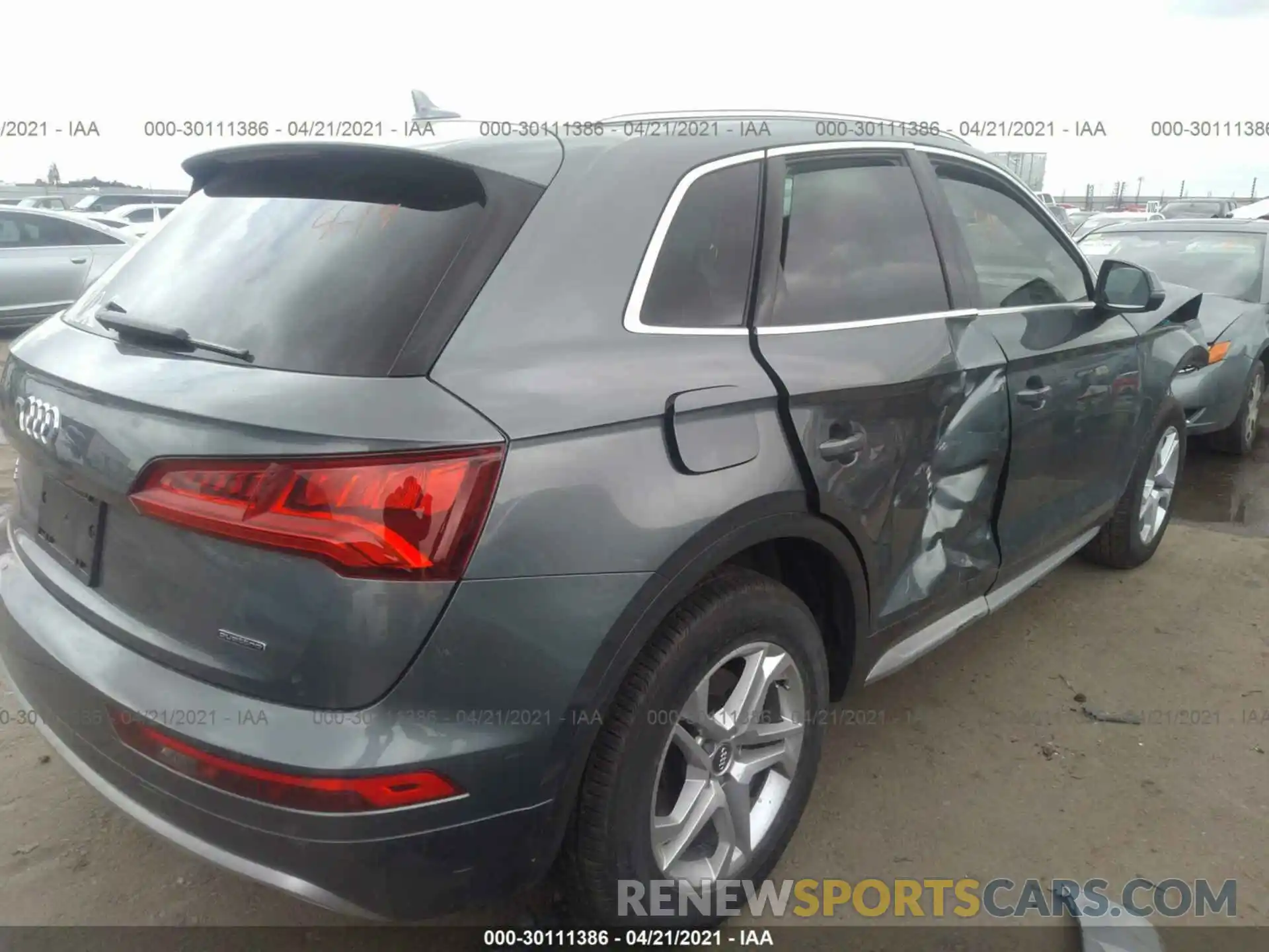 4 Photograph of a damaged car WA1ANAFY7K2075739 AUDI Q5 2019