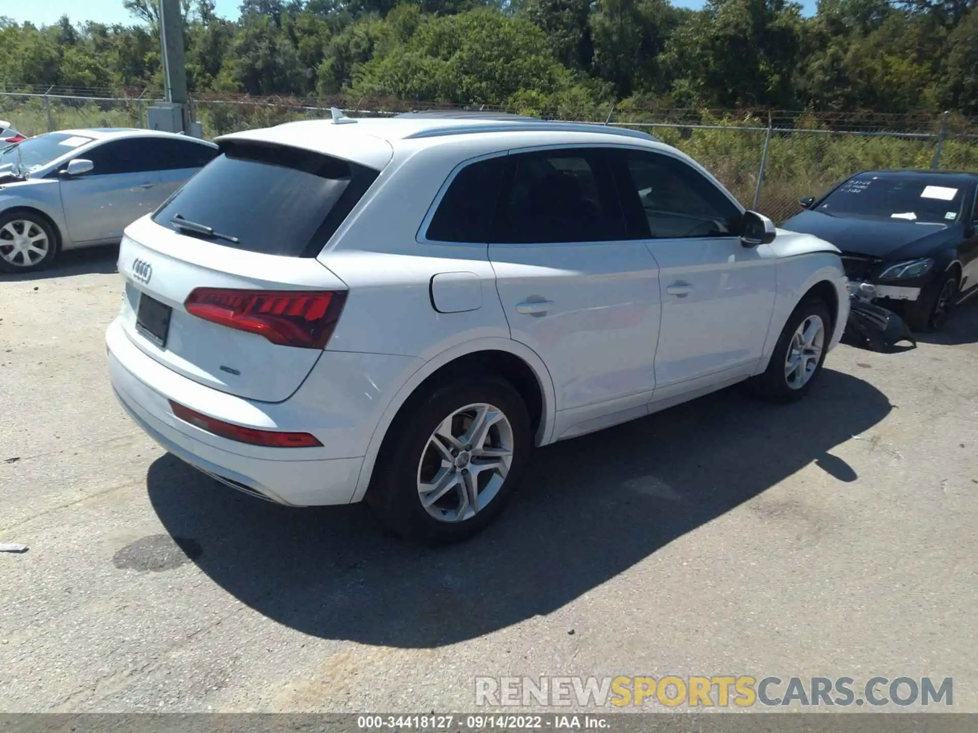 4 Photograph of a damaged car WA1ANAFY7K2116421 AUDI Q5 2019