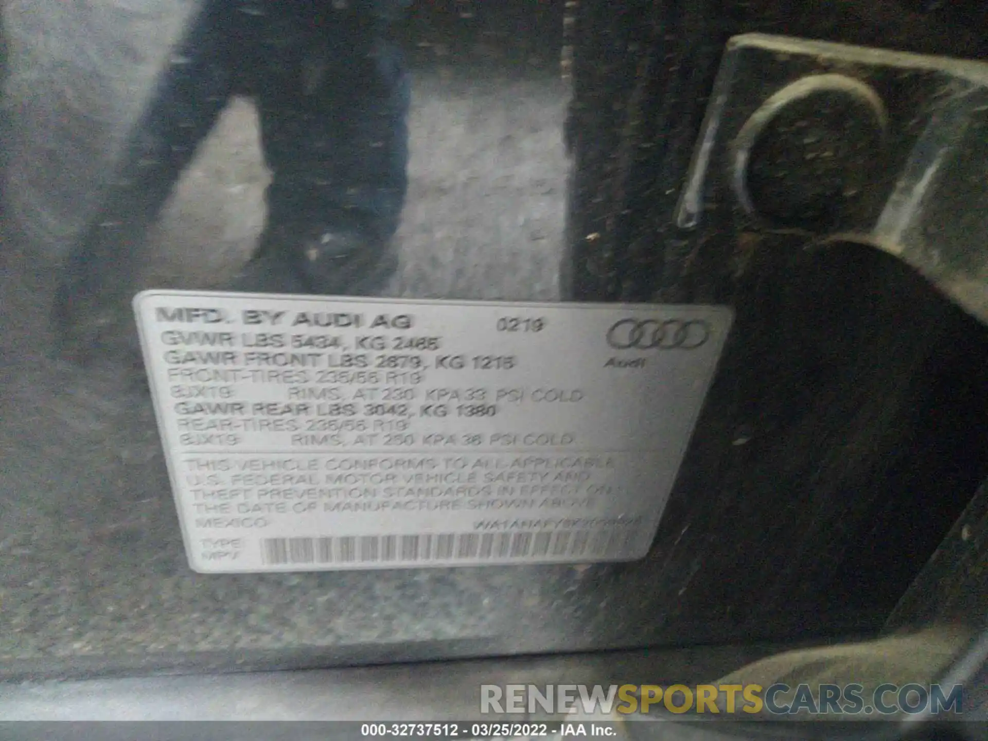 9 Photograph of a damaged car WA1ANAFY8K2059825 AUDI Q5 2019