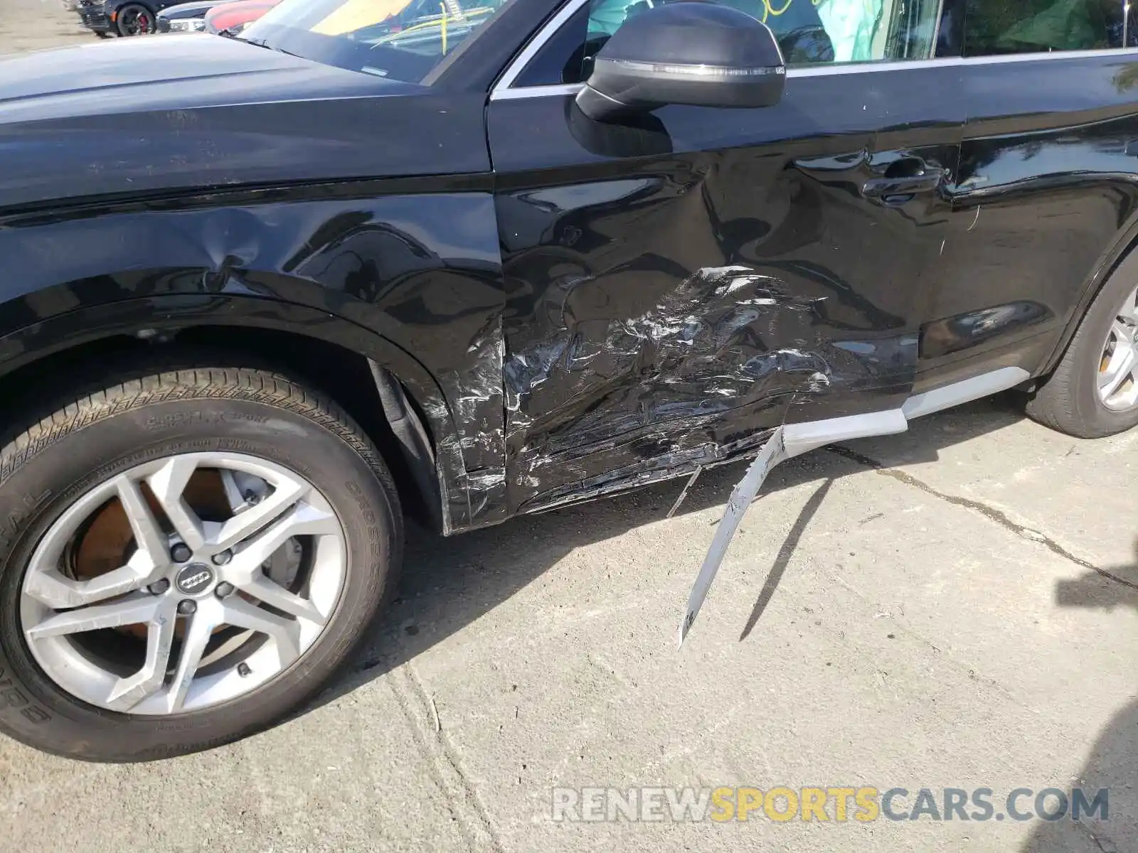 9 Photograph of a damaged car WA1ANAFY8K2072204 AUDI Q5 2019