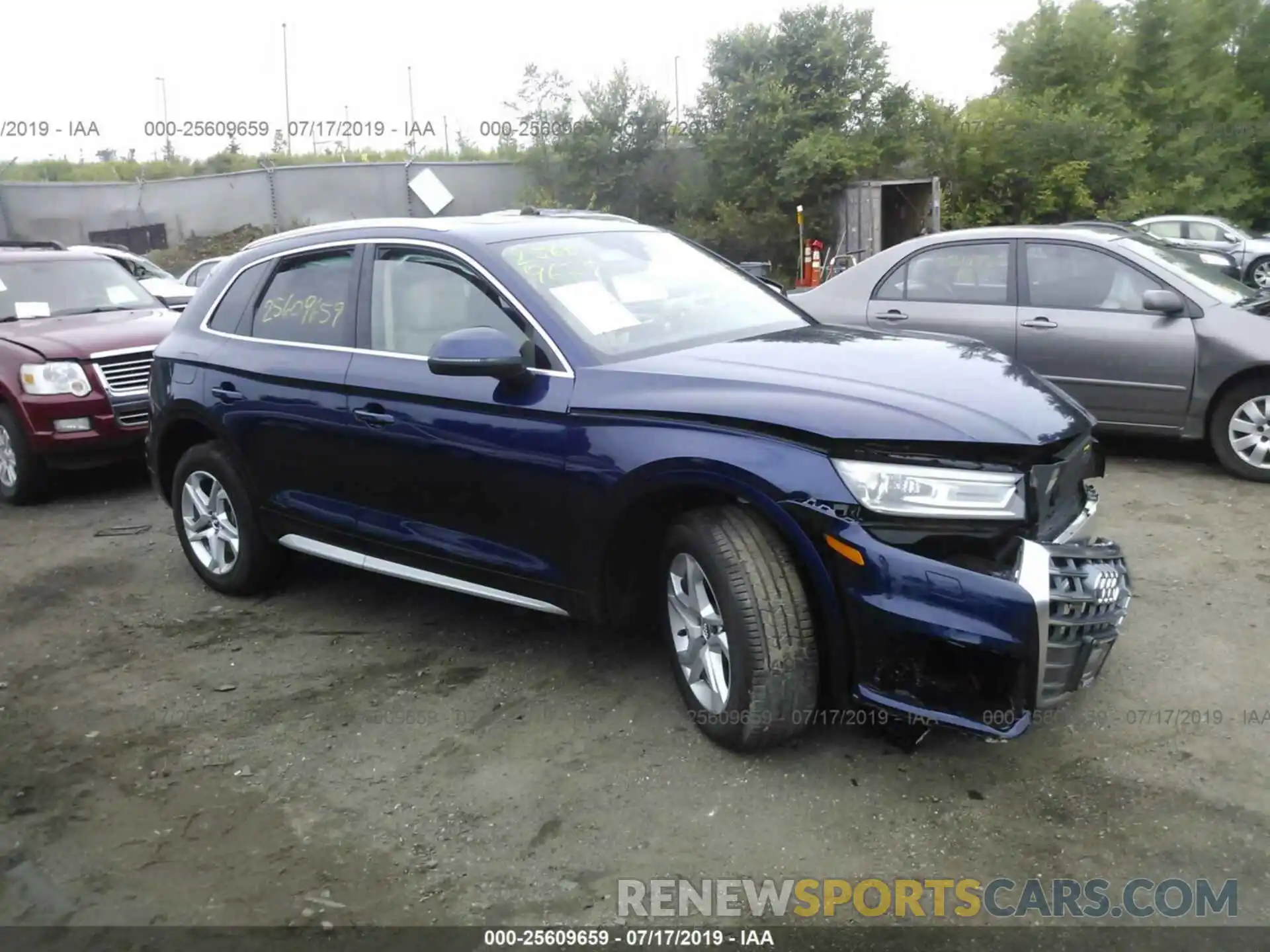 1 Photograph of a damaged car WA1ANAFY8K2079072 AUDI Q5 2019