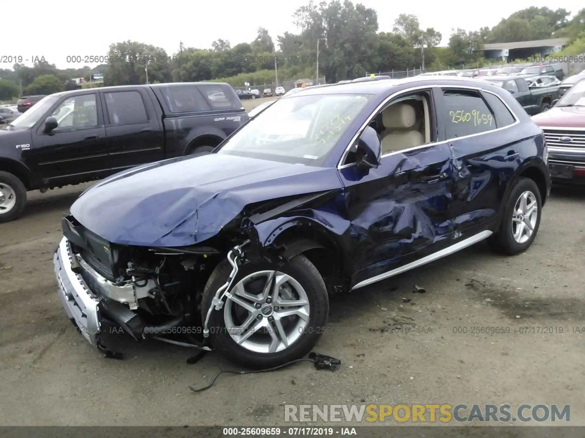 2 Photograph of a damaged car WA1ANAFY8K2079072 AUDI Q5 2019