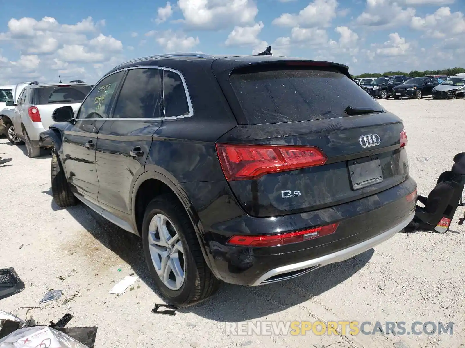 3 Фотография поврежденного автомобиля WA1ANAFY8K2122034 AUDI Q5 2019