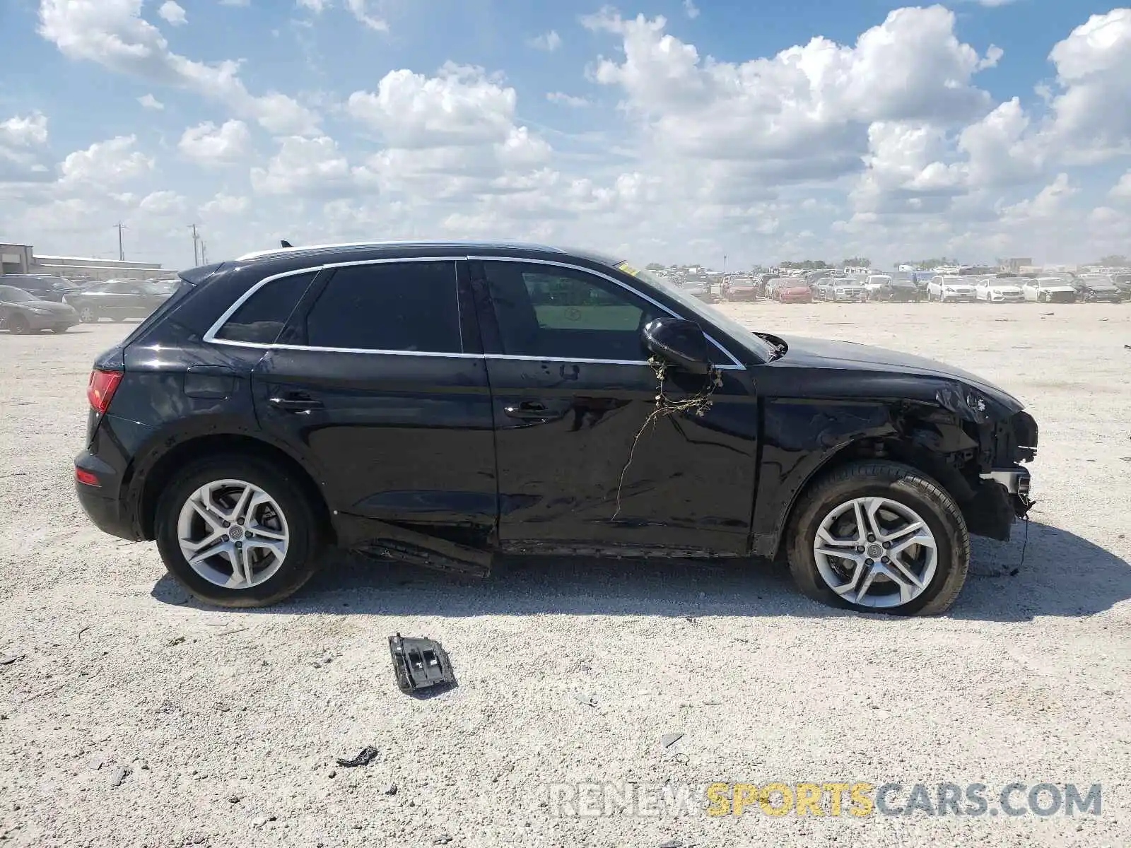 9 Photograph of a damaged car WA1ANAFY8K2122034 AUDI Q5 2019