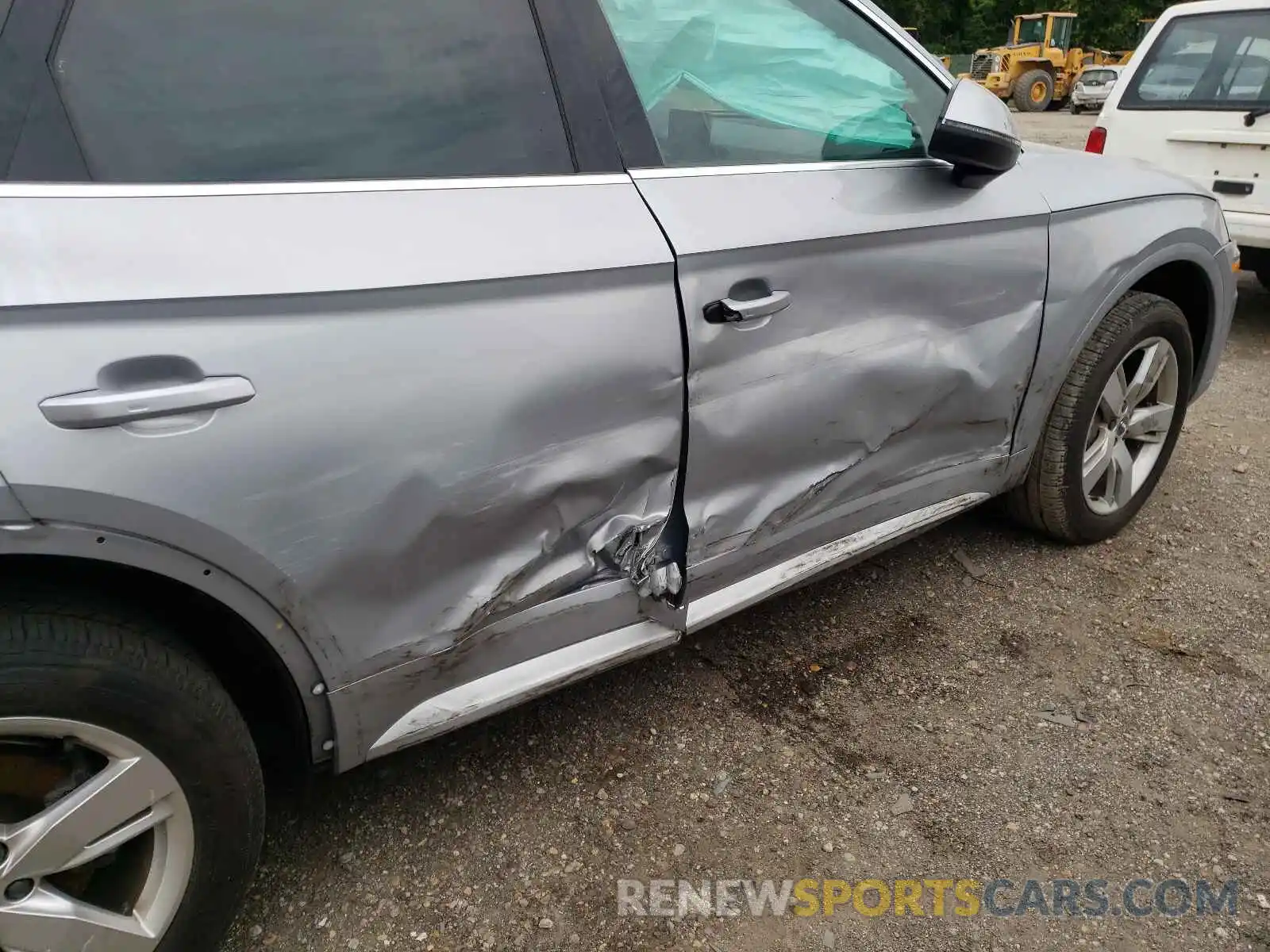 9 Photograph of a damaged car WA1ANAFY8K2142736 AUDI Q5 2019