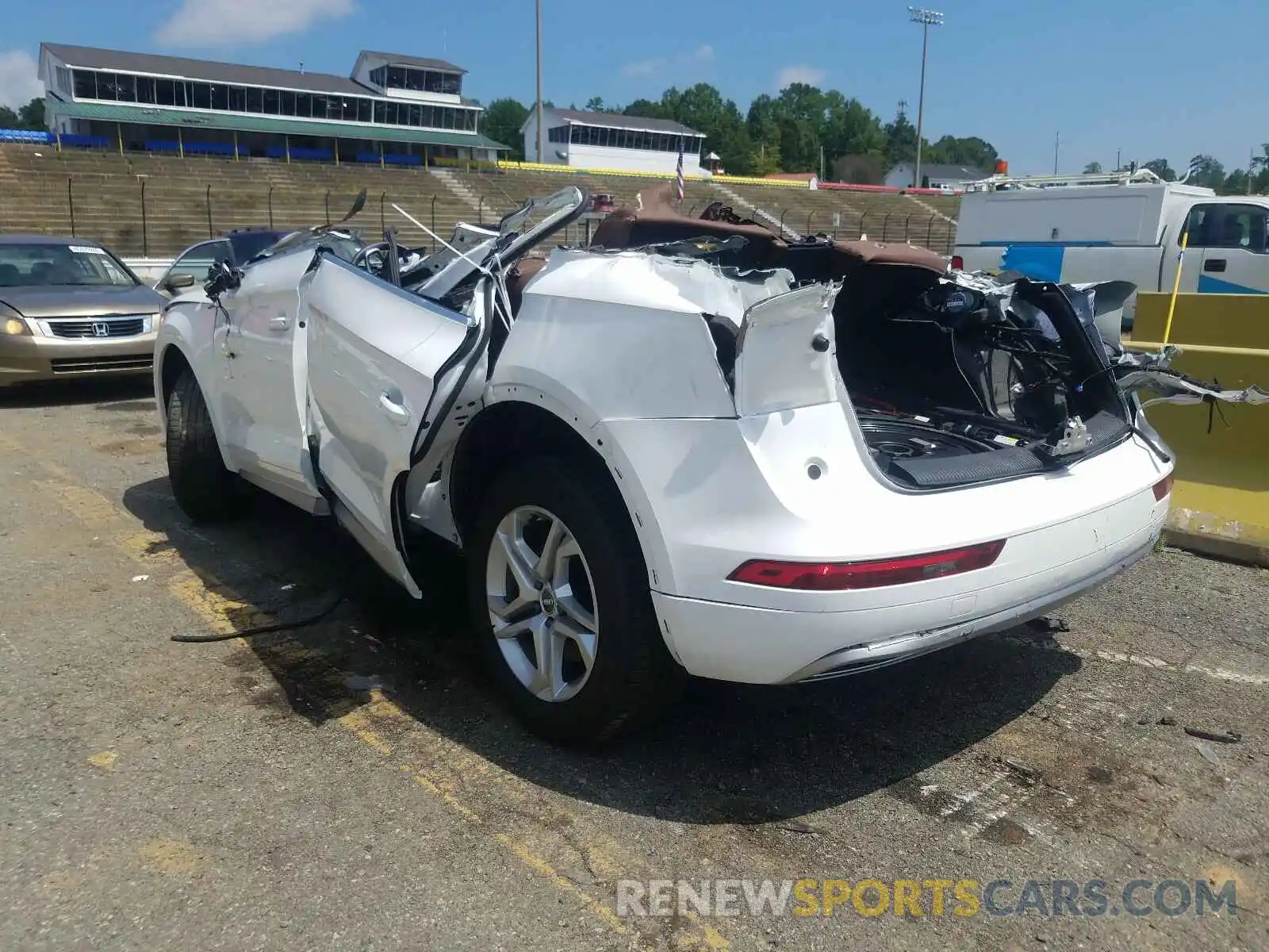 3 Photograph of a damaged car WA1ANAFY9K2047733 AUDI Q5 2019