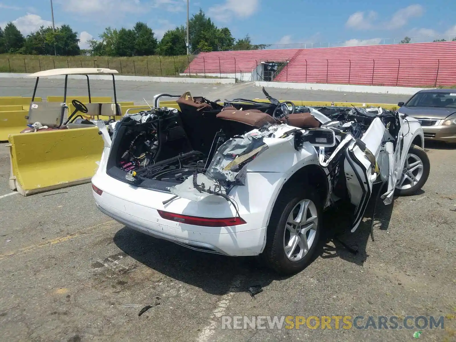 4 Photograph of a damaged car WA1ANAFY9K2047733 AUDI Q5 2019