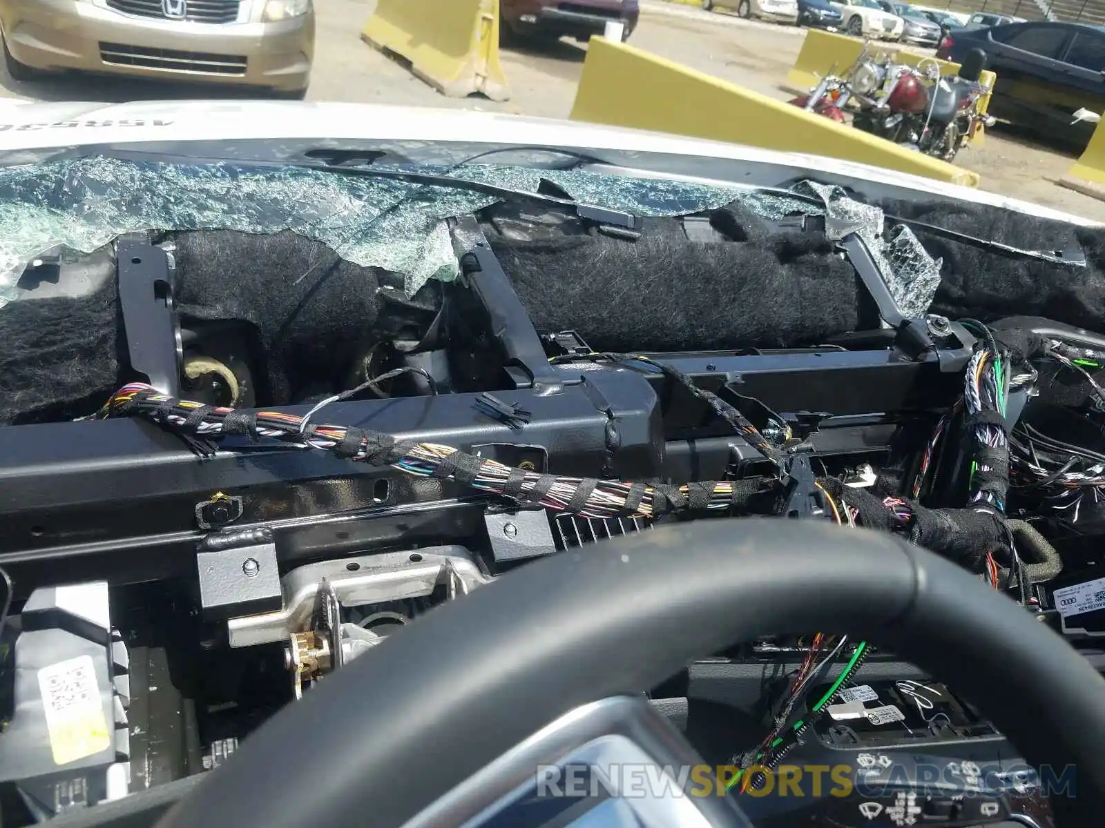 8 Photograph of a damaged car WA1ANAFY9K2047733 AUDI Q5 2019