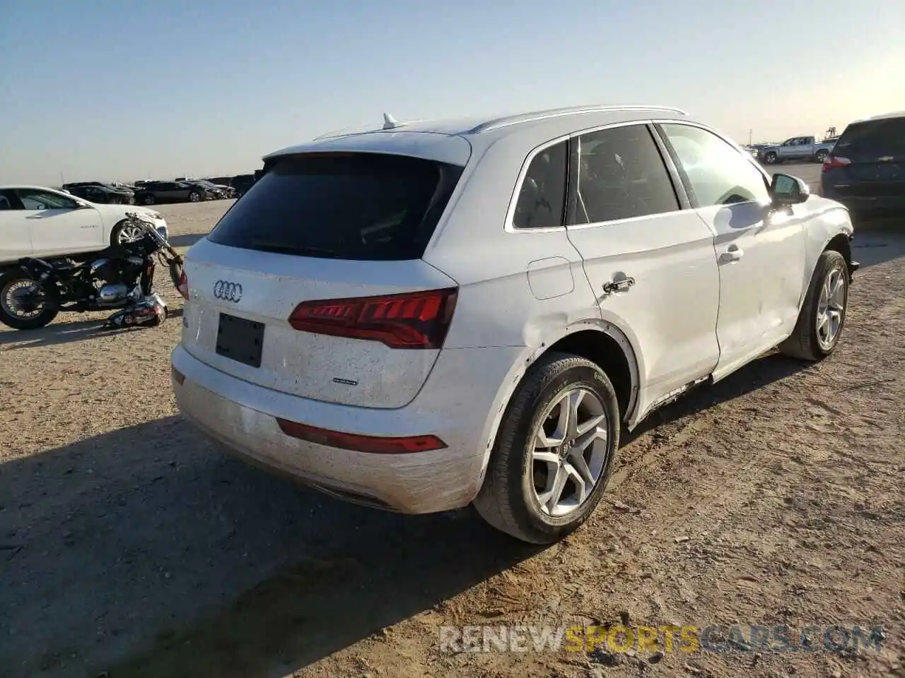 4 Photograph of a damaged car WA1ANAFY9K2071630 AUDI Q5 2019