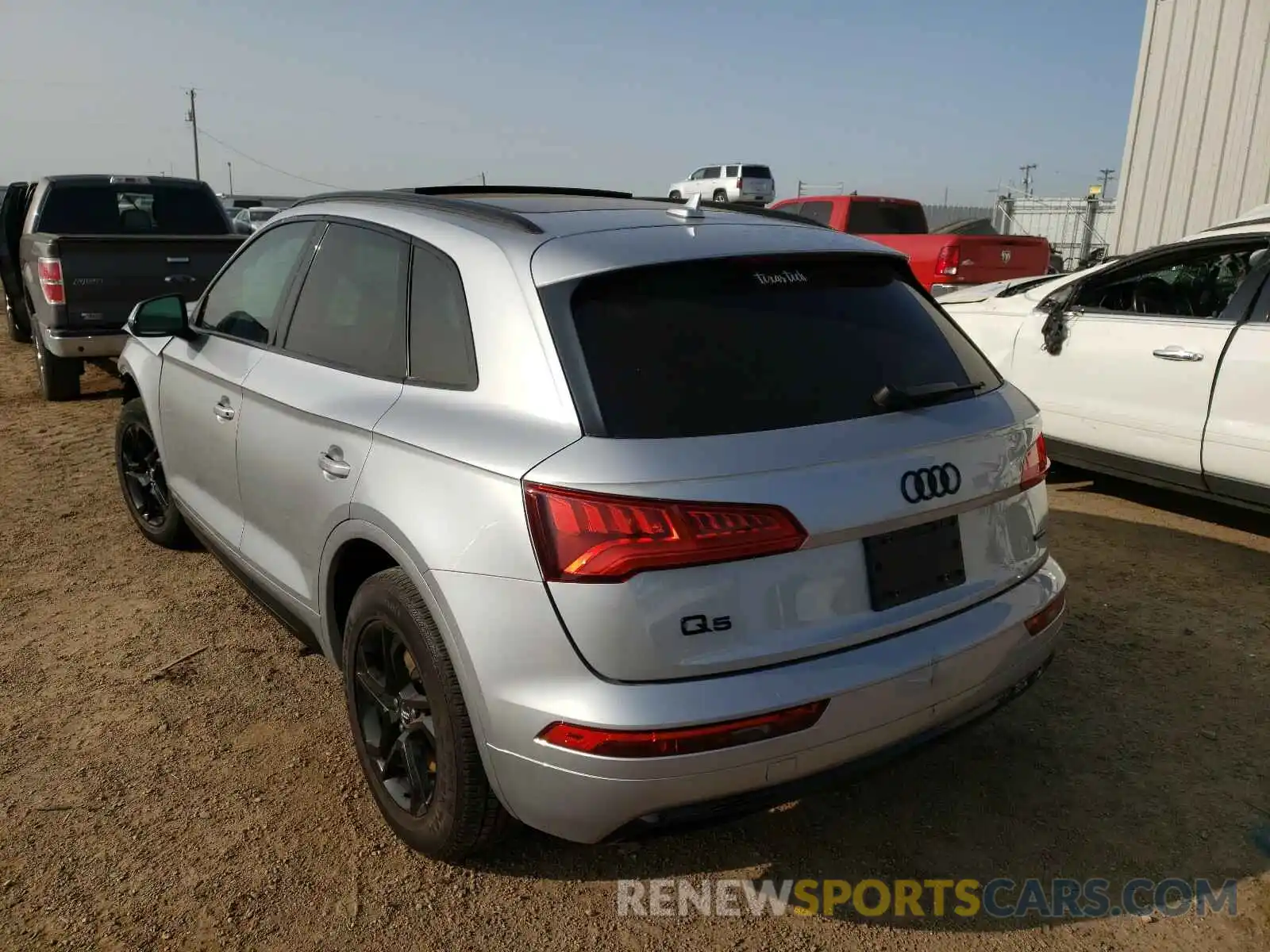 3 Фотография поврежденного автомобиля WA1ANAFY9K2072986 AUDI Q5 2019