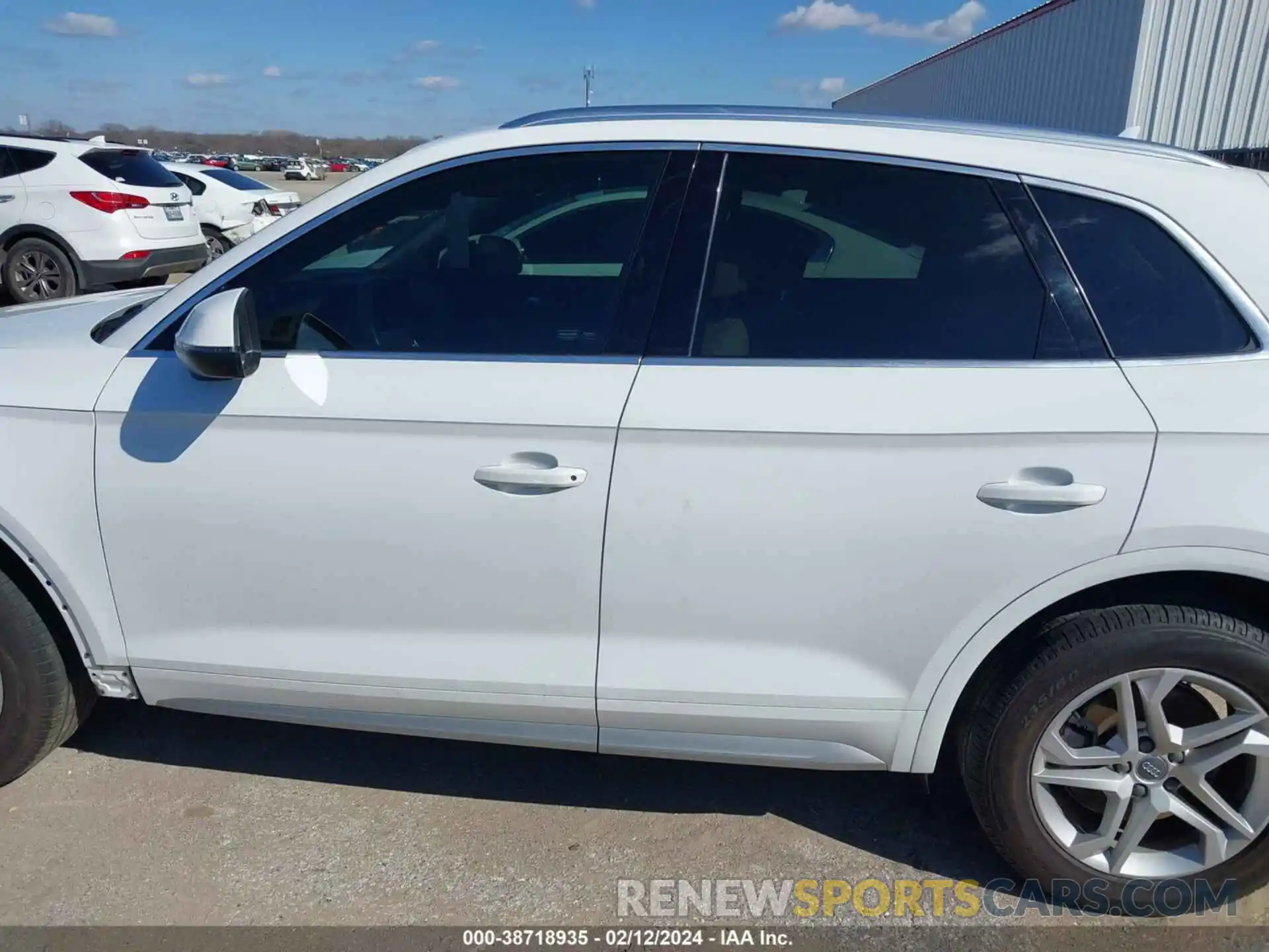 15 Photograph of a damaged car WA1ANAFY9K2096687 AUDI Q5 2019