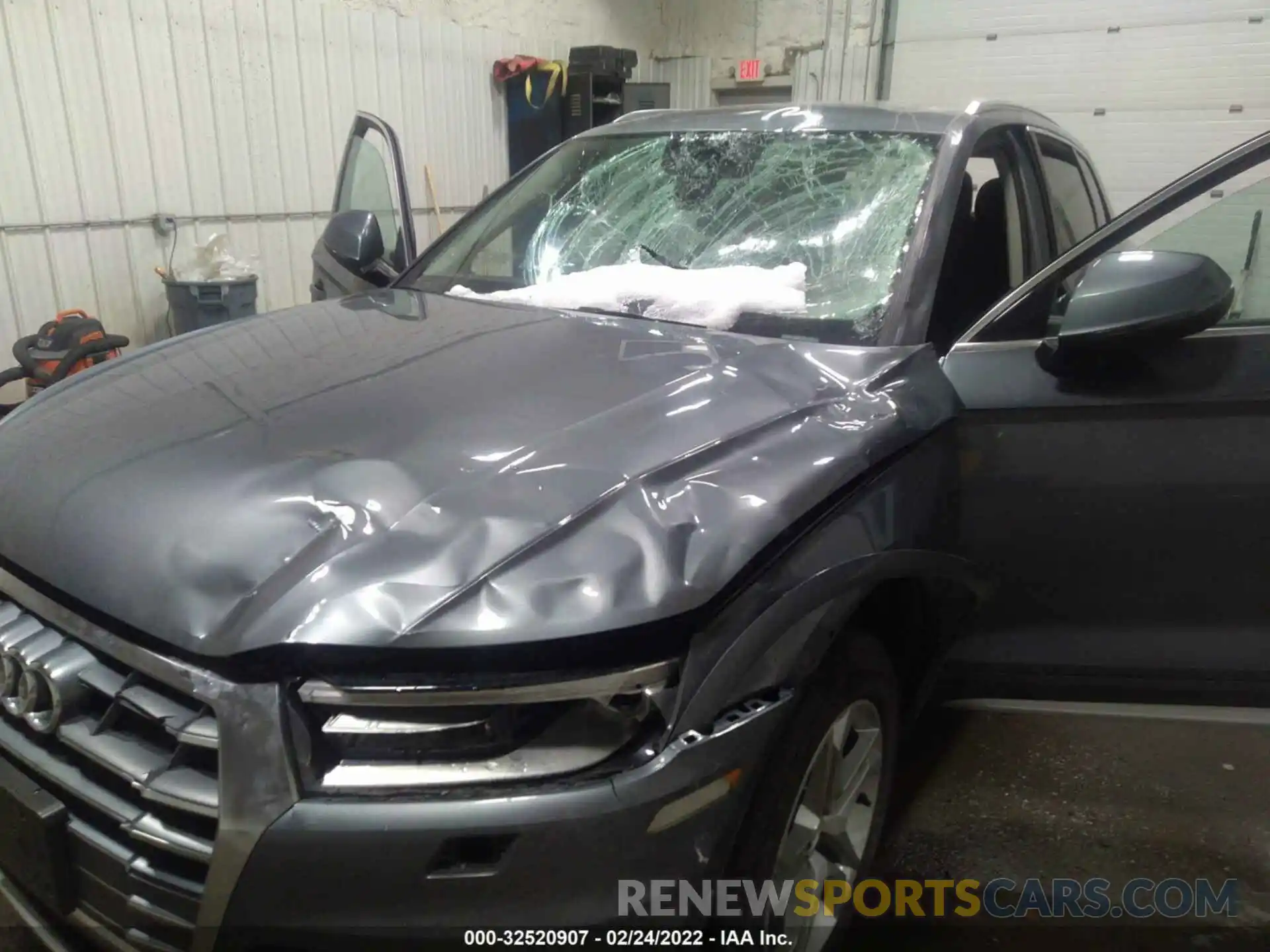 6 Photograph of a damaged car WA1ANAFY9K2106179 AUDI Q5 2019