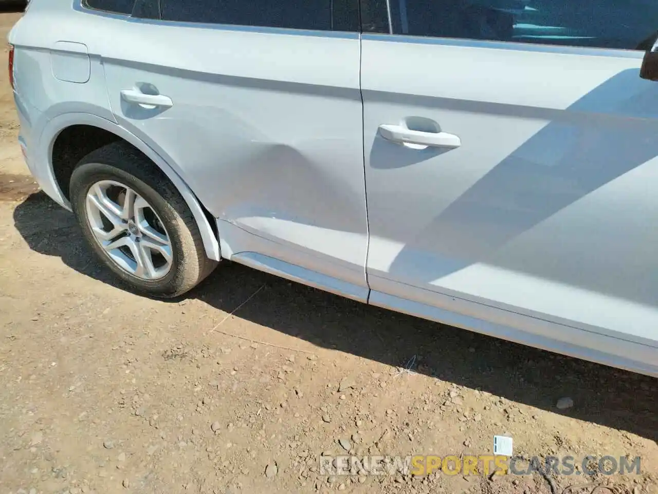 9 Photograph of a damaged car WA1ANAFY9K2125802 AUDI Q5 2019