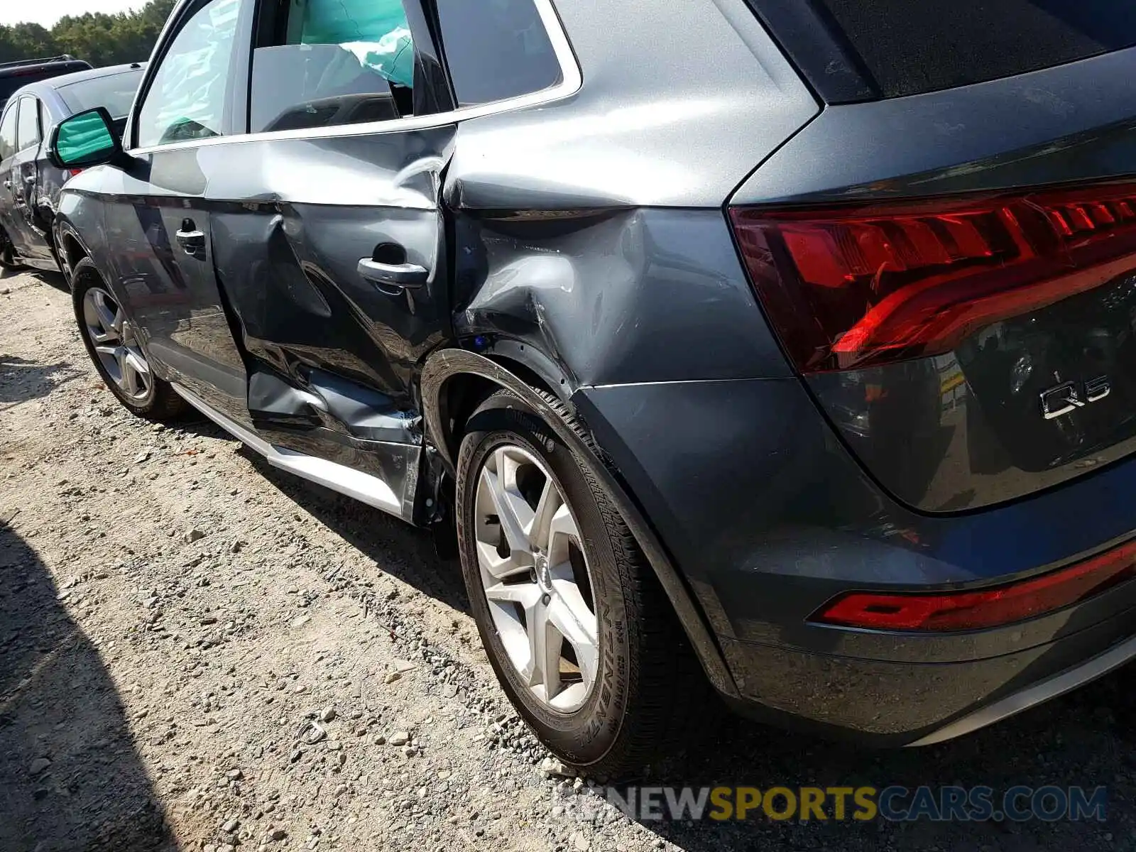 9 Photograph of a damaged car WA1ANAFY9K2135617 AUDI Q5 2019