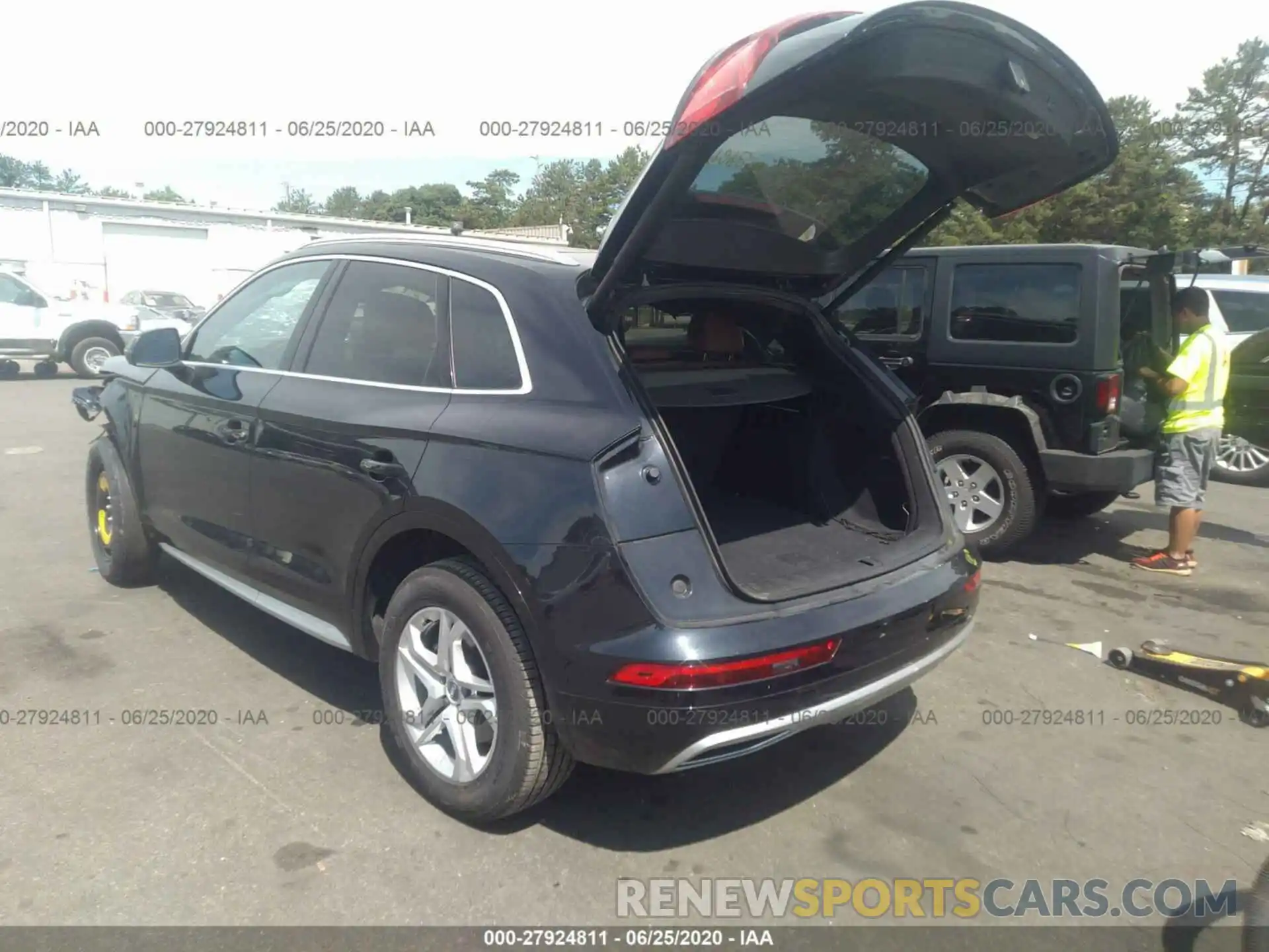 3 Фотография поврежденного автомобиля WA1ANAFY9K2142373 AUDI Q5 2019