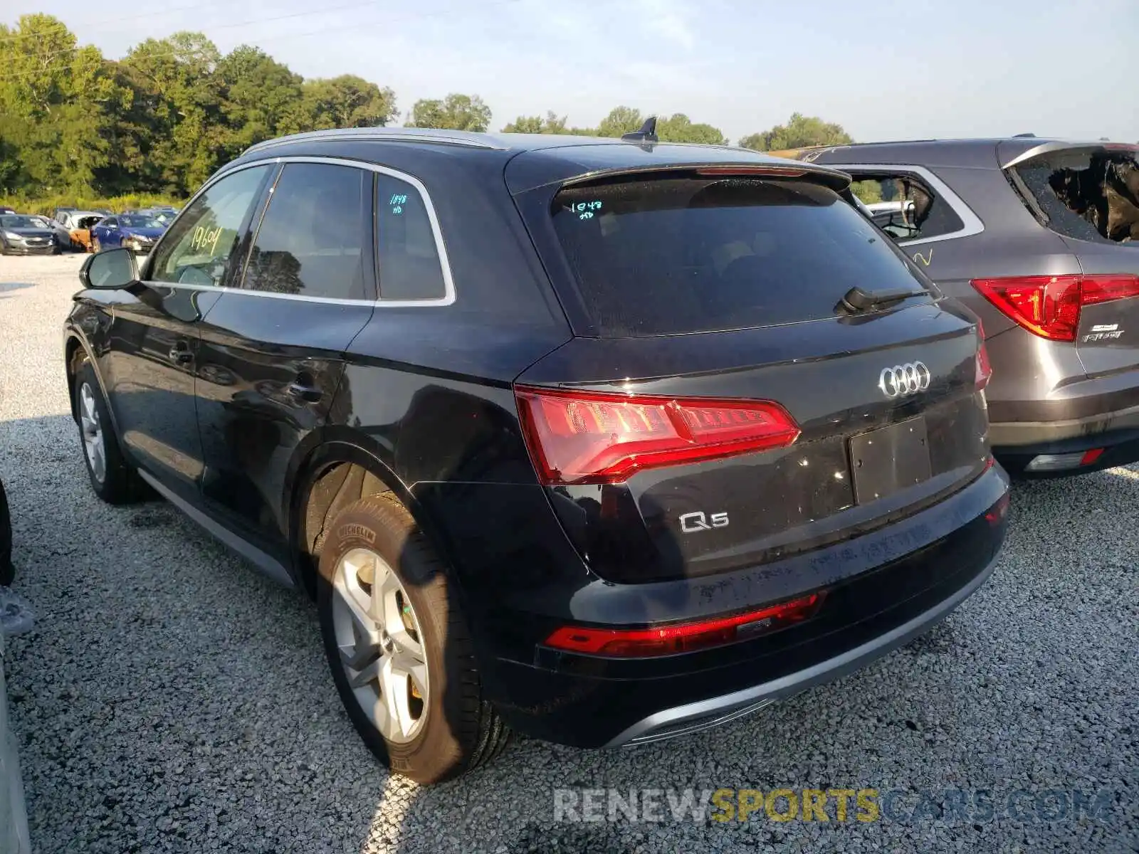 3 Фотография поврежденного автомобиля WA1ANAFYXK2106241 AUDI Q5 2019