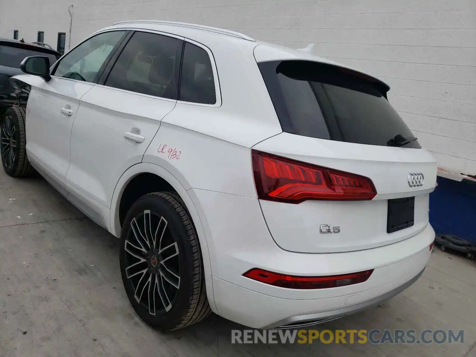 3 Photograph of a damaged car WA1ANAFYXK2111262 AUDI Q5 2019