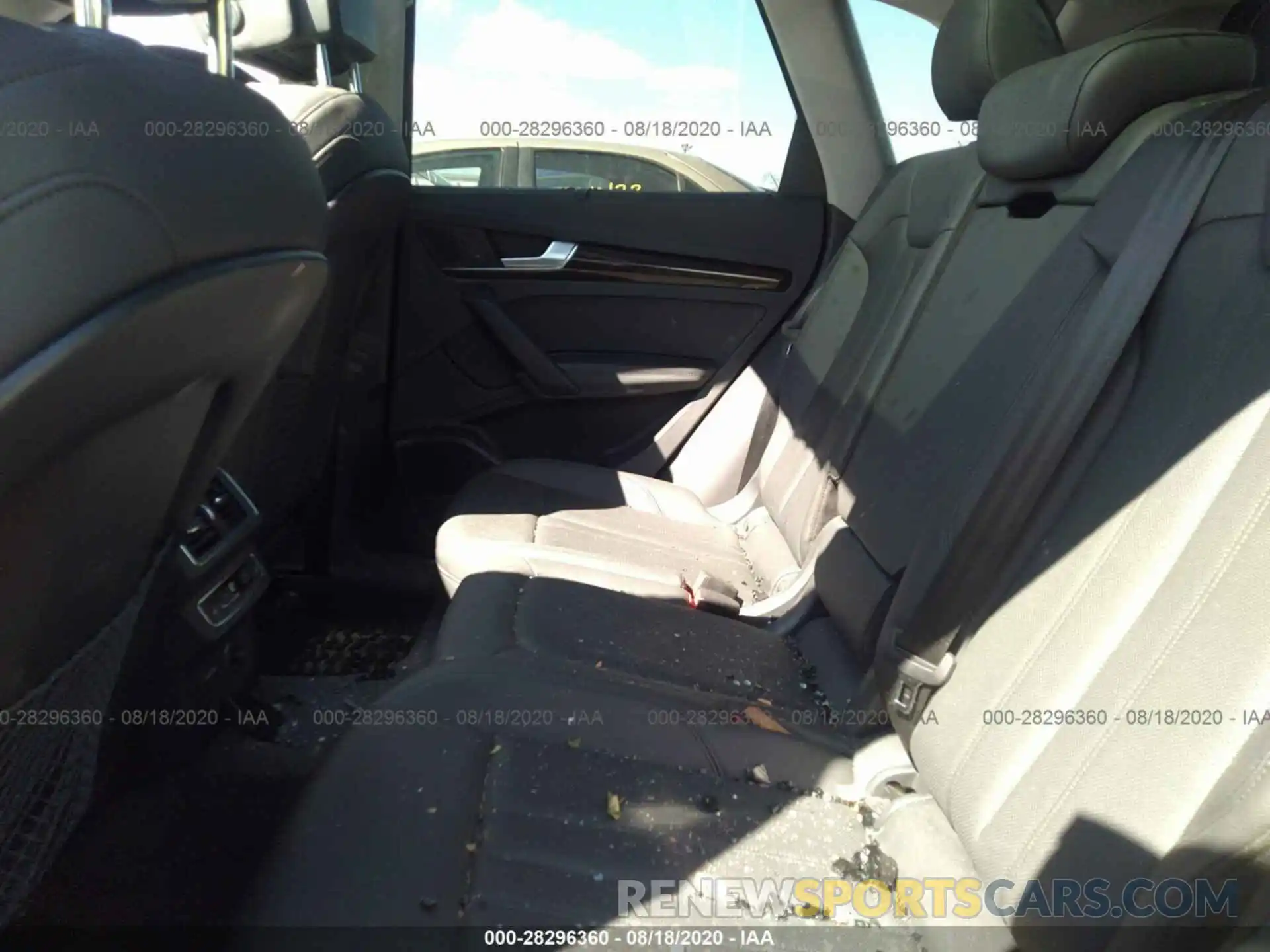 8 Photograph of a damaged car WA1BNAFY0K2083508 AUDI Q5 2019