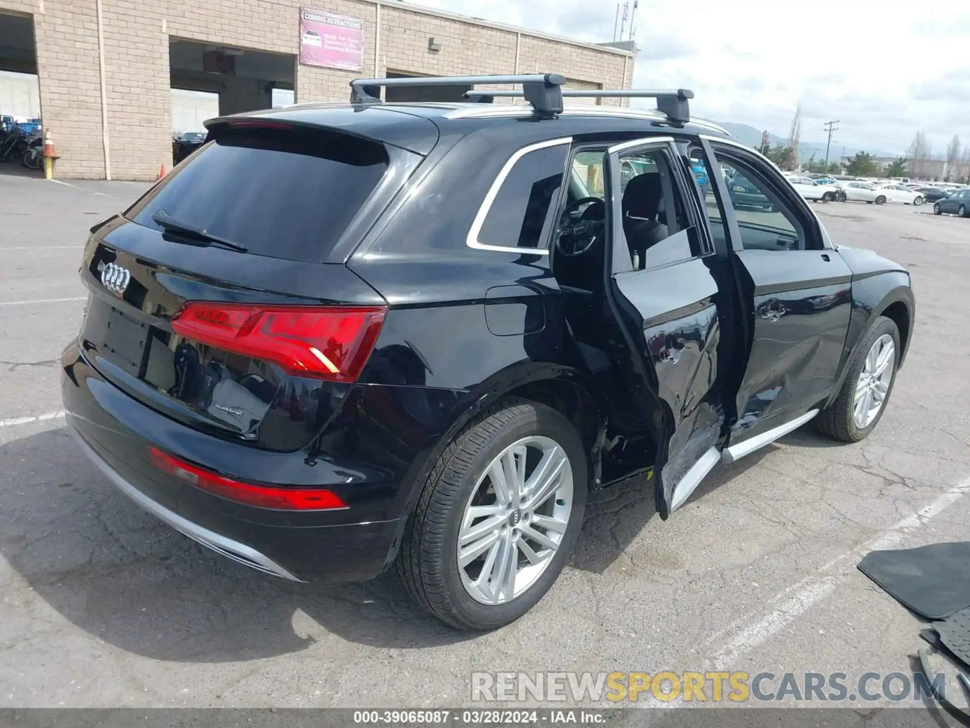 4 Фотография поврежденного автомобиля WA1BNAFY2K2036903 AUDI Q5 2019