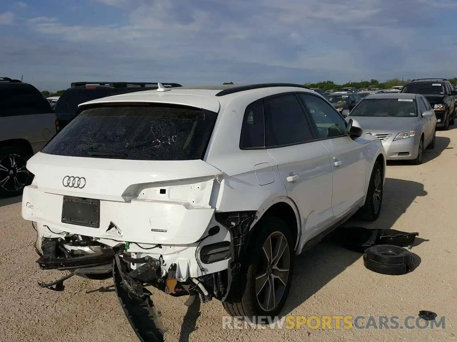 4 Фотография поврежденного автомобиля WA1BNAFY2K2072686 AUDI Q5 2019