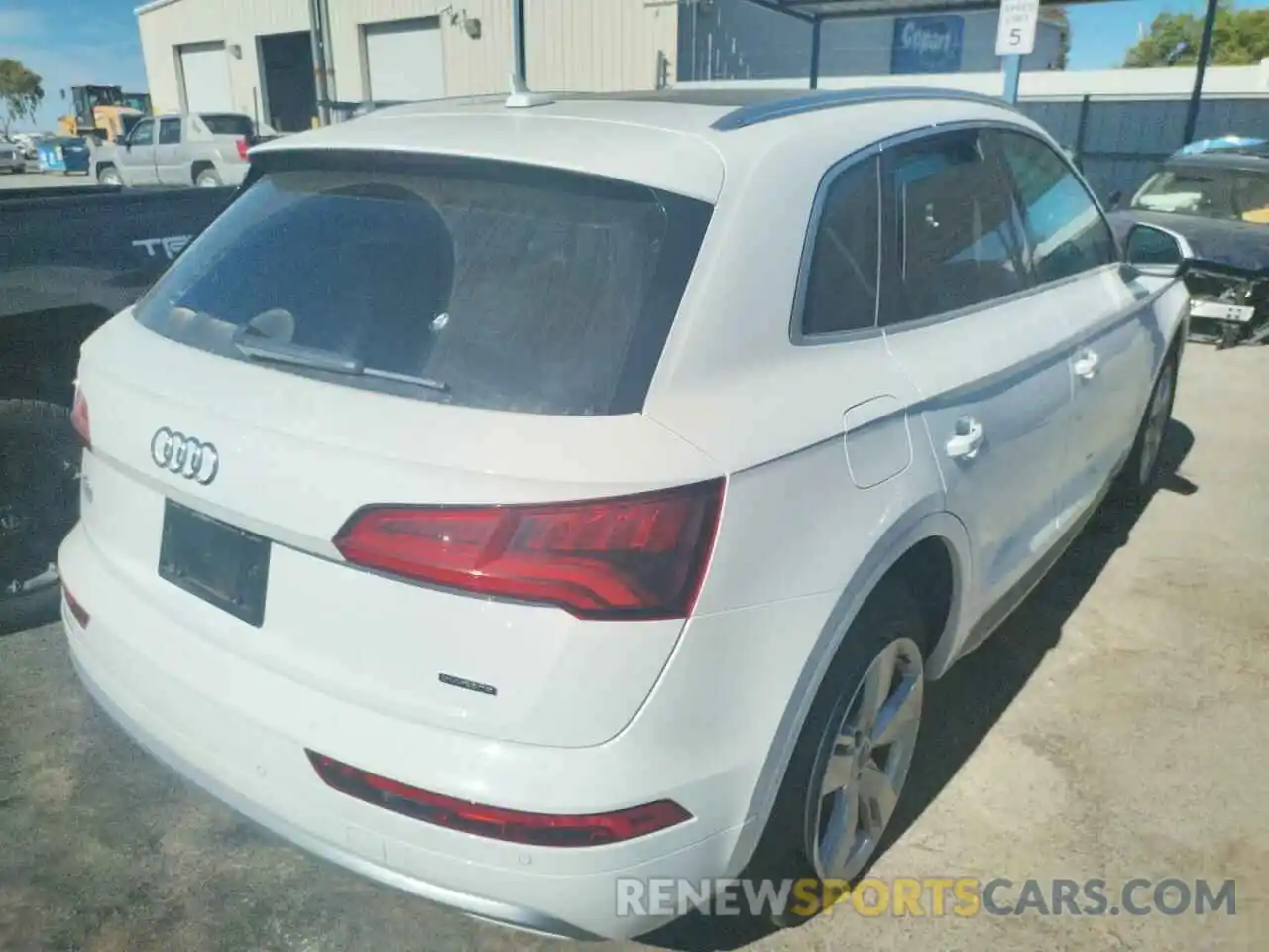 4 Фотография поврежденного автомобиля WA1BNAFY2K2075961 AUDI Q5 2019