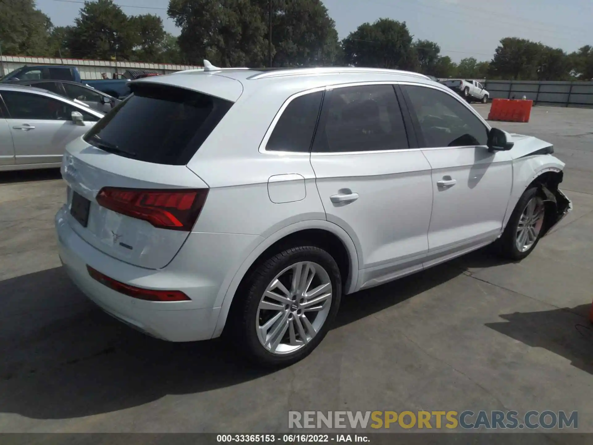 4 Photograph of a damaged car WA1BNAFY3K2075371 AUDI Q5 2019