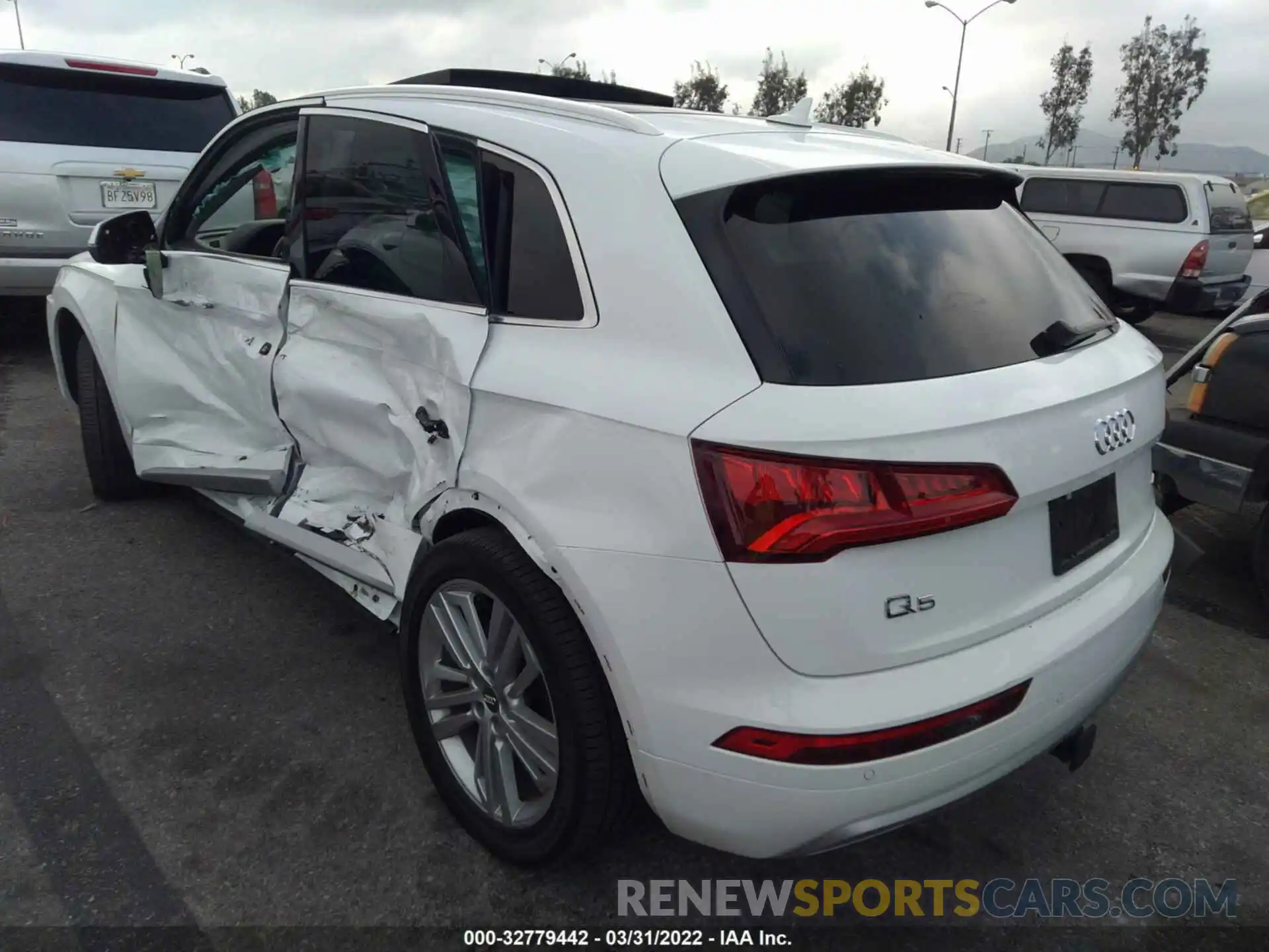 3 Photograph of a damaged car WA1BNAFY4K2095323 AUDI Q5 2019