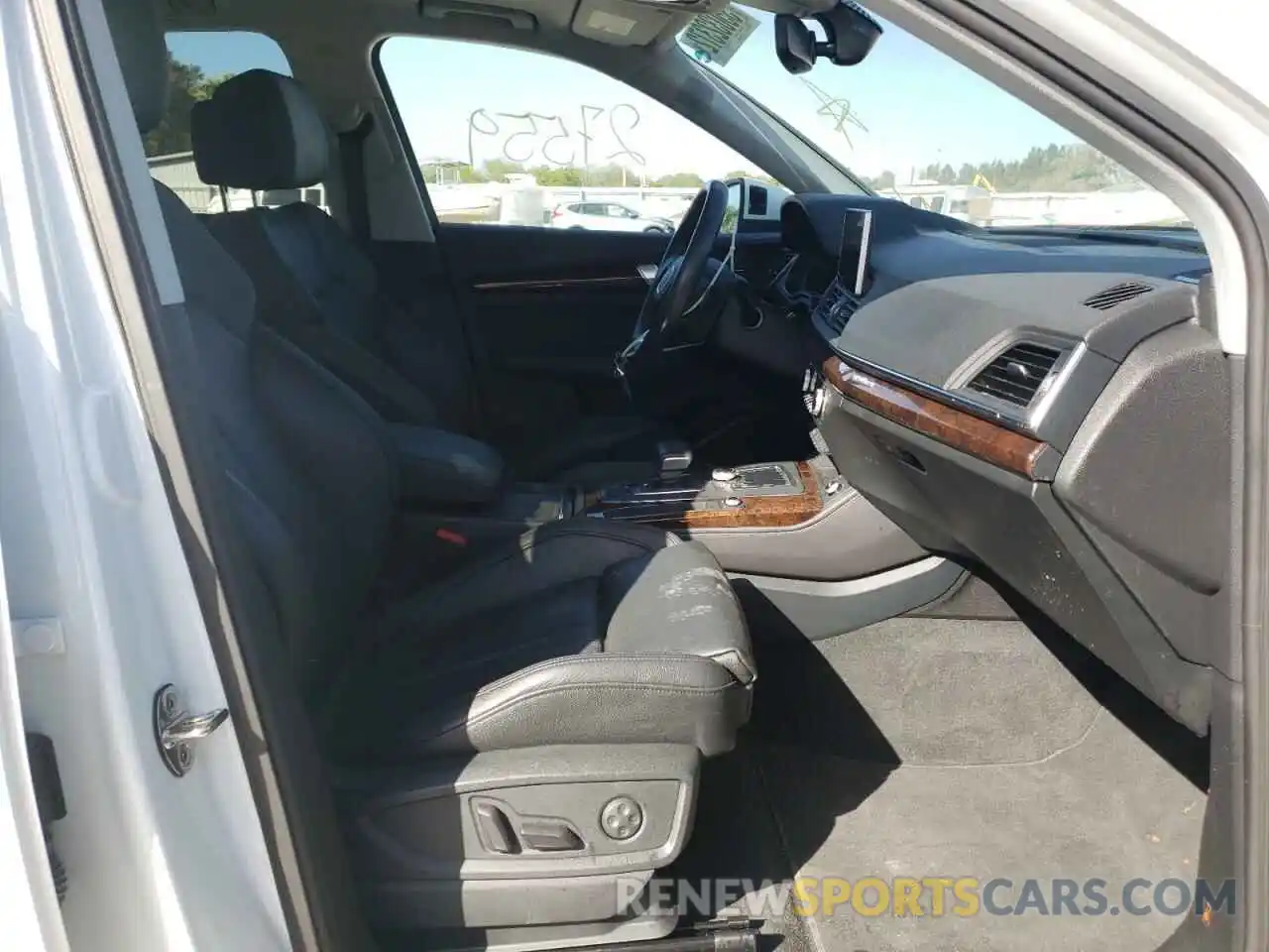 5 Photograph of a damaged car WA1BNAFY5K2047989 AUDI Q5 2019