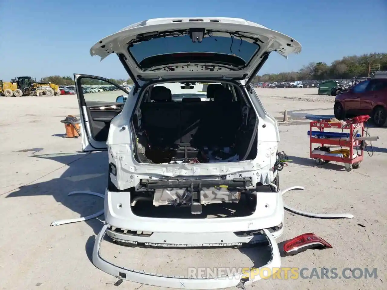 9 Photograph of a damaged car WA1BNAFY5K2047989 AUDI Q5 2019