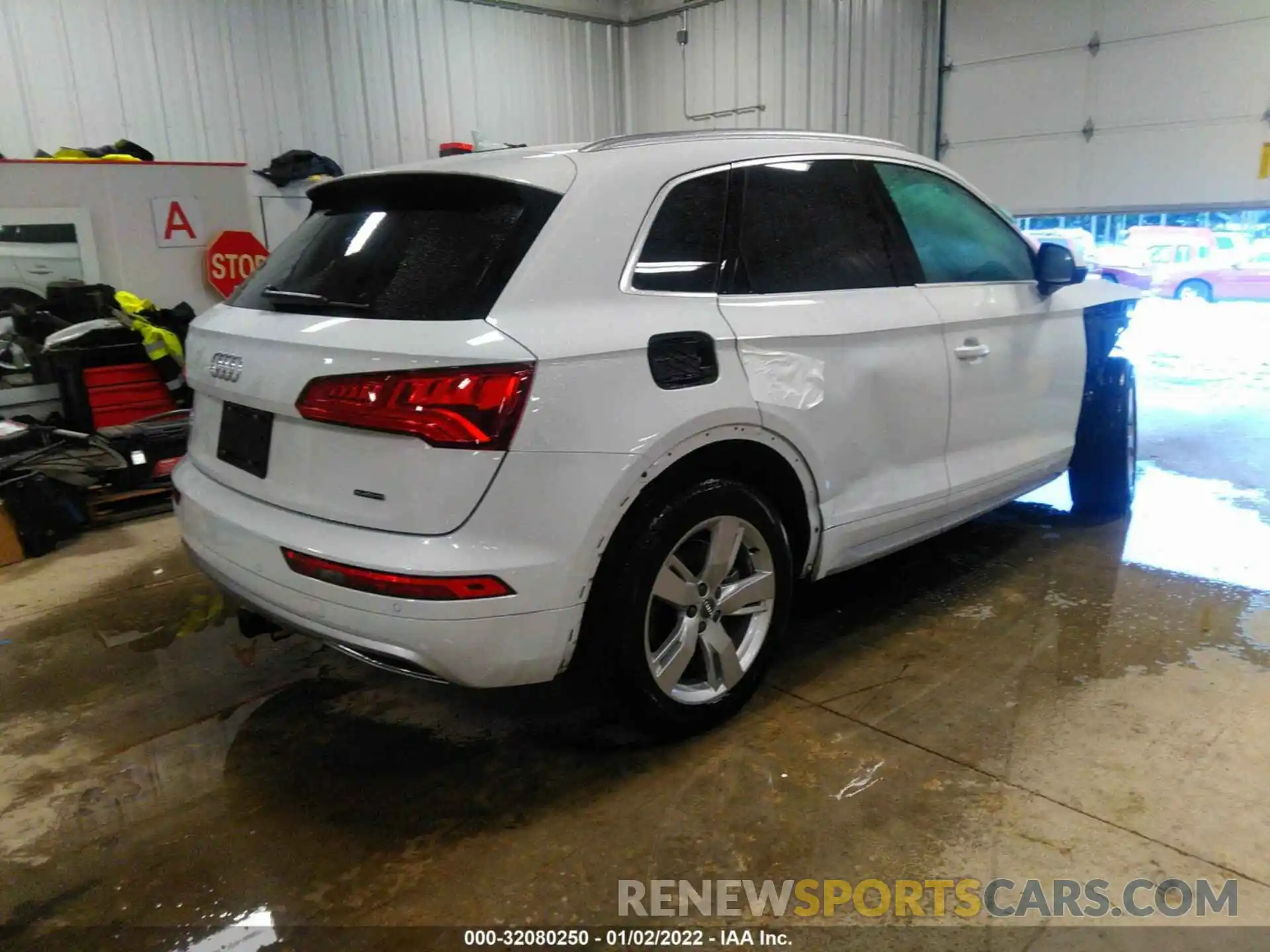 4 Photograph of a damaged car WA1BNAFY5K2087148 AUDI Q5 2019