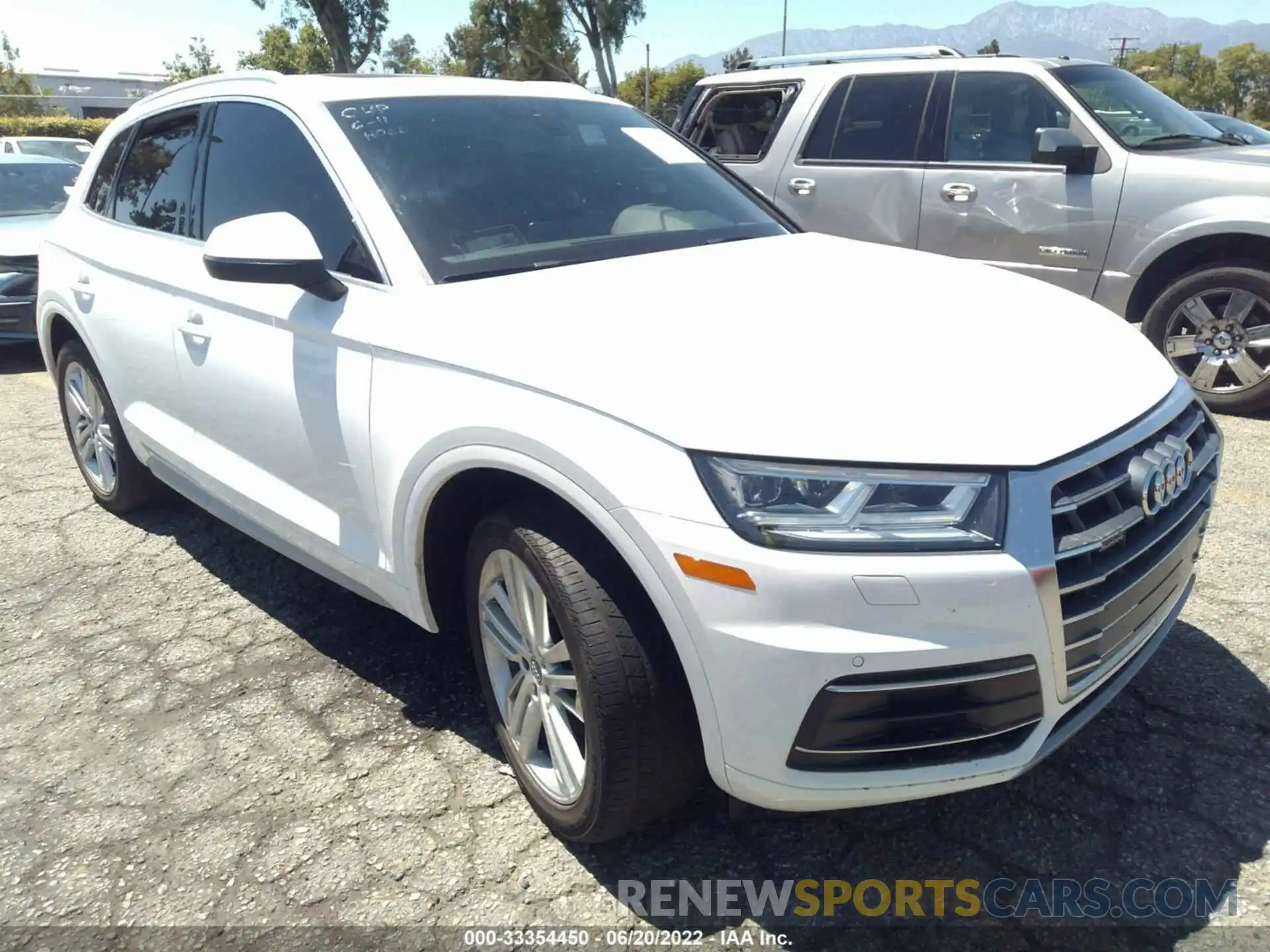 1 Photograph of a damaged car WA1BNAFY6K2047175 AUDI Q5 2019