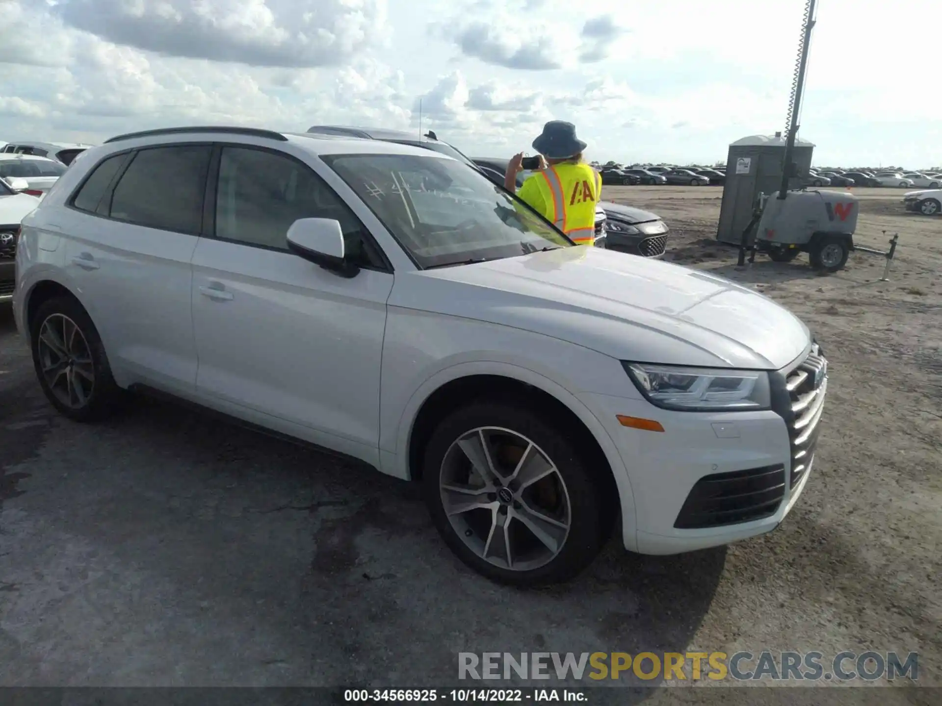 1 Photograph of a damaged car WA1BNAFY8K2071400 AUDI Q5 2019