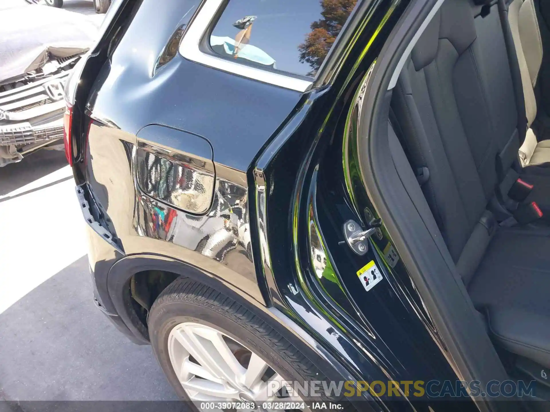 18 Photograph of a damaged car WA1BNAFY8K2101916 AUDI Q5 2019