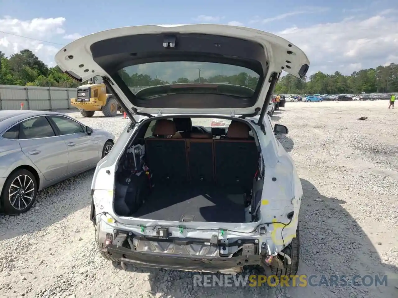 9 Photograph of a damaged car WA1BNAFY9K2026580 AUDI Q5 2019