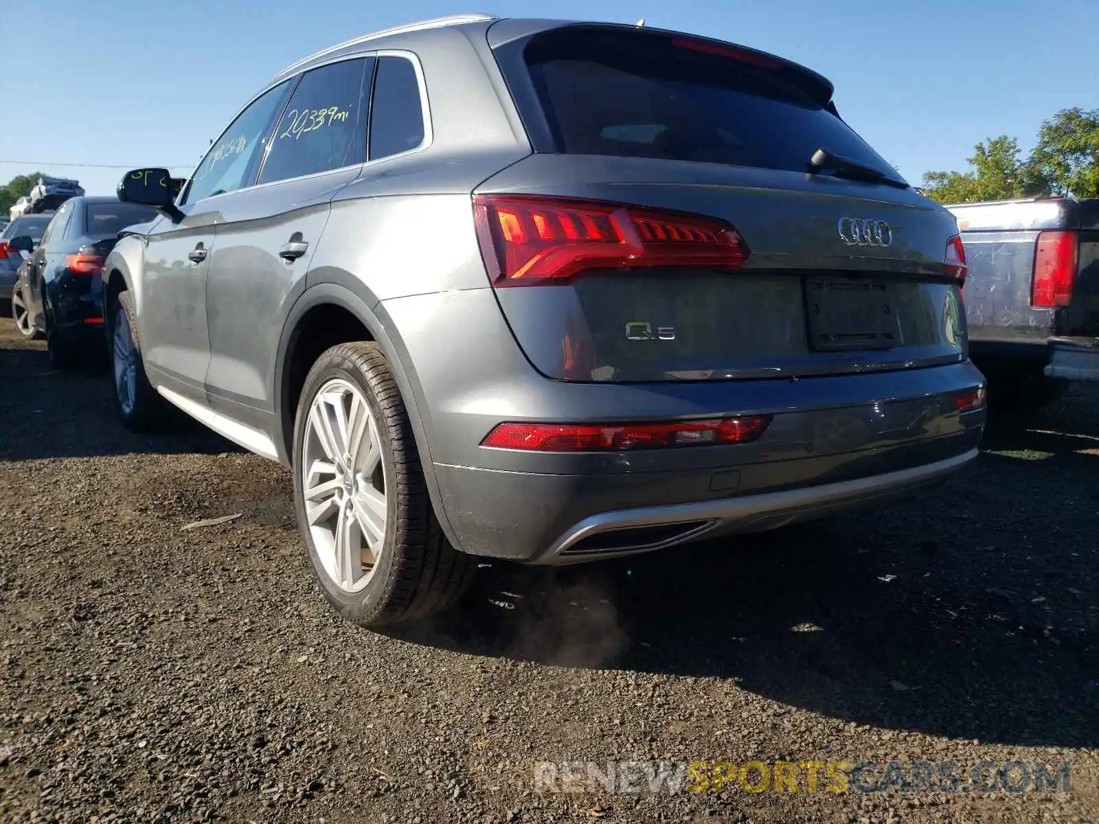 3 Фотография поврежденного автомобиля WA1BNAFYXK2072676 AUDI Q5 2019