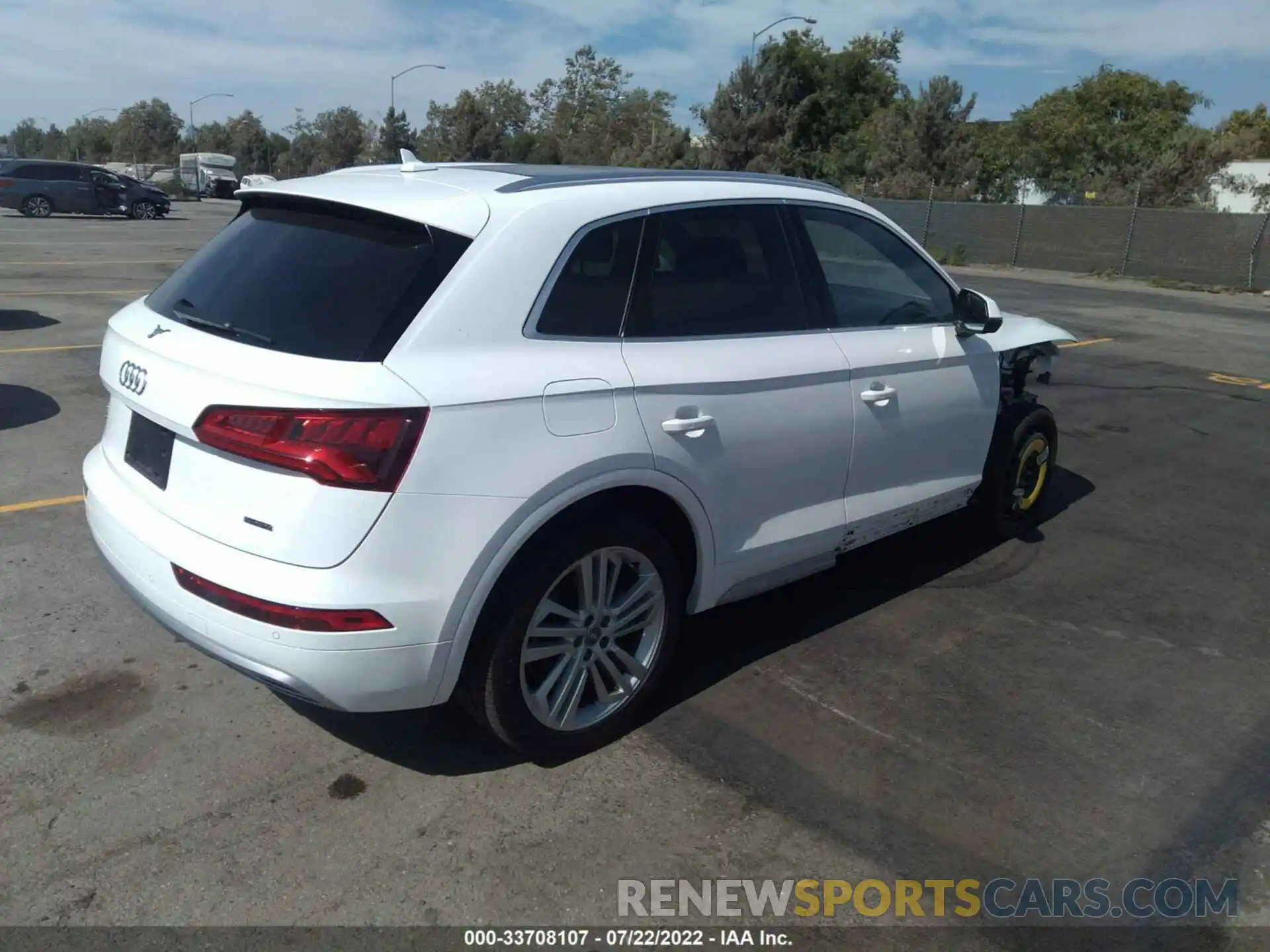 4 Photograph of a damaged car WA1BNAFYXK2143164 AUDI Q5 2019