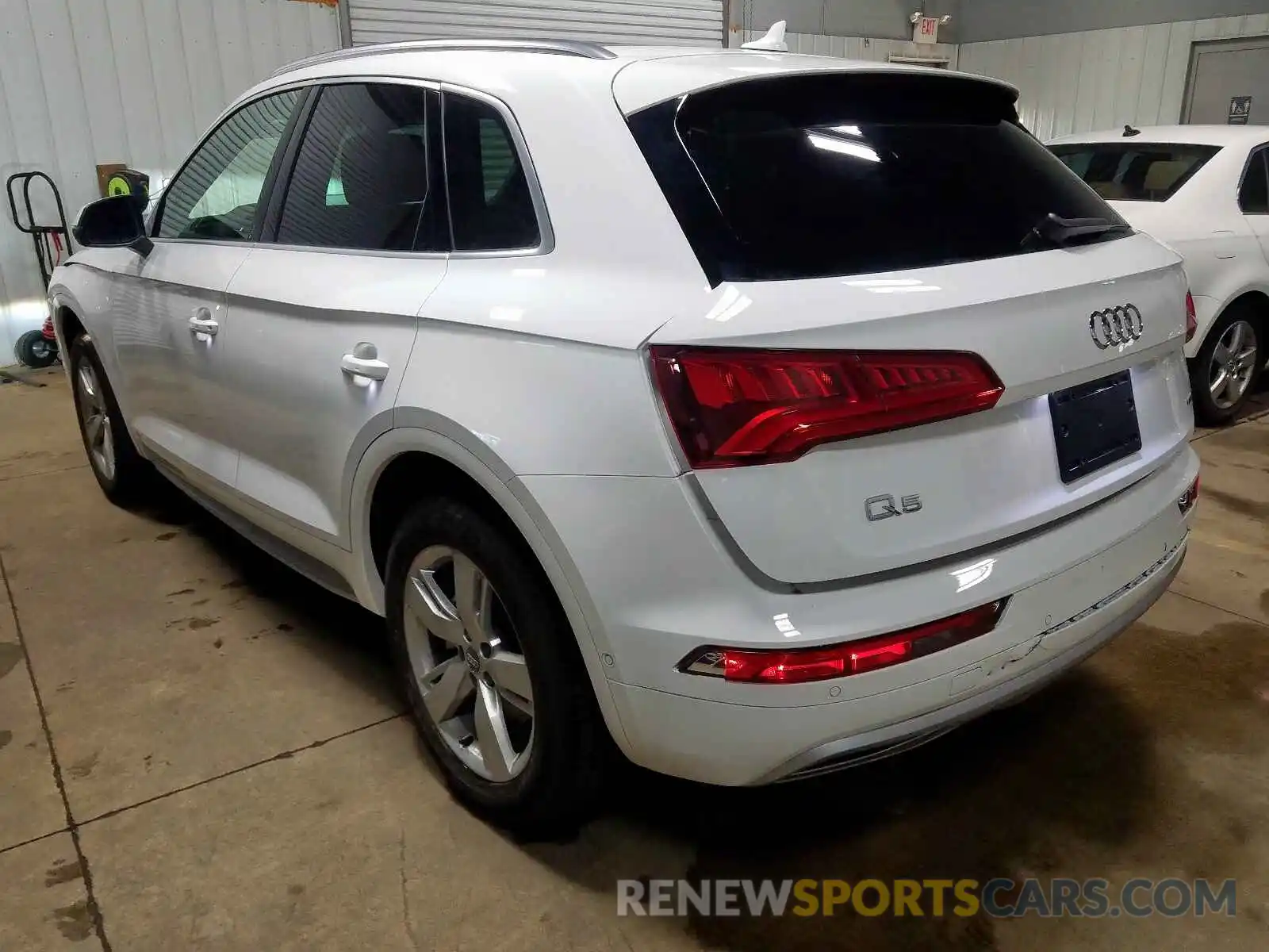 3 Фотография поврежденного автомобиля WA1CNAFY2K2053544 AUDI Q5 2019