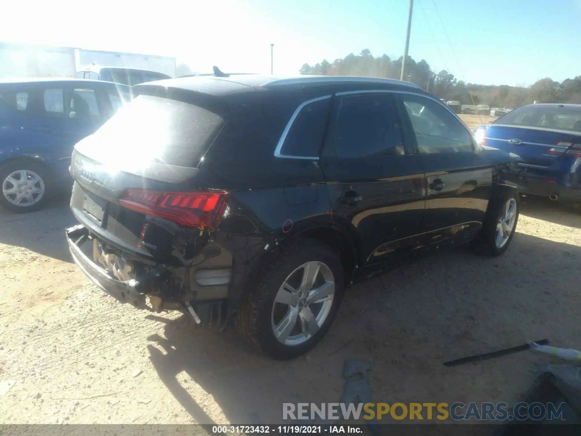 4 Photograph of a damaged car WA1CNAFY5K2045082 AUDI Q5 2019